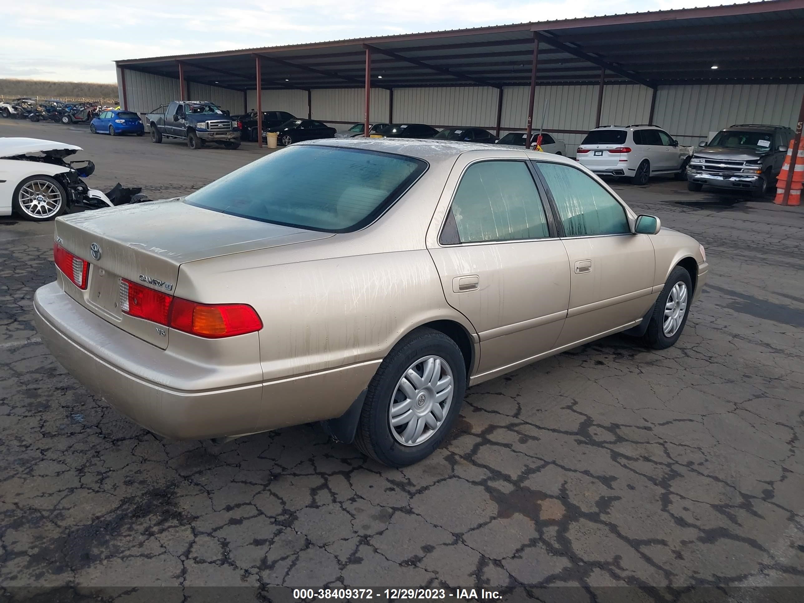 Photo 3 VIN: 4T1BF22K9YU948687 - TOYOTA CAMRY 