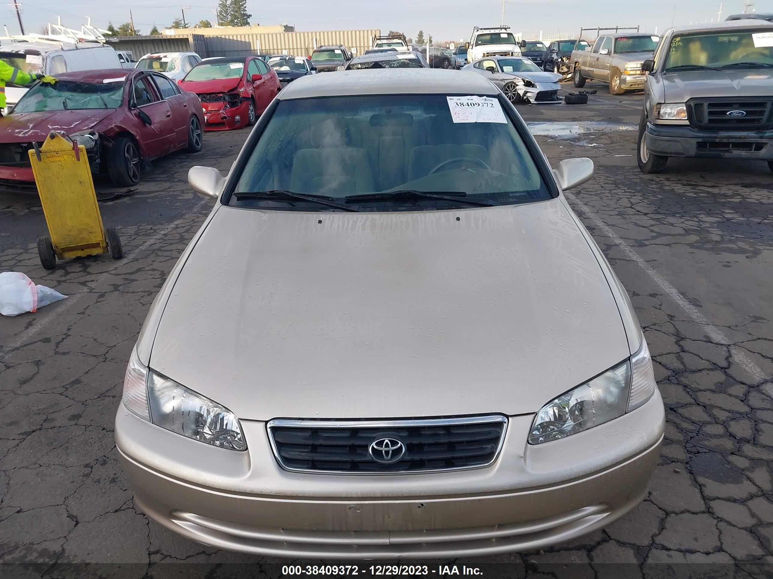 Photo 5 VIN: 4T1BF22K9YU948687 - TOYOTA CAMRY 