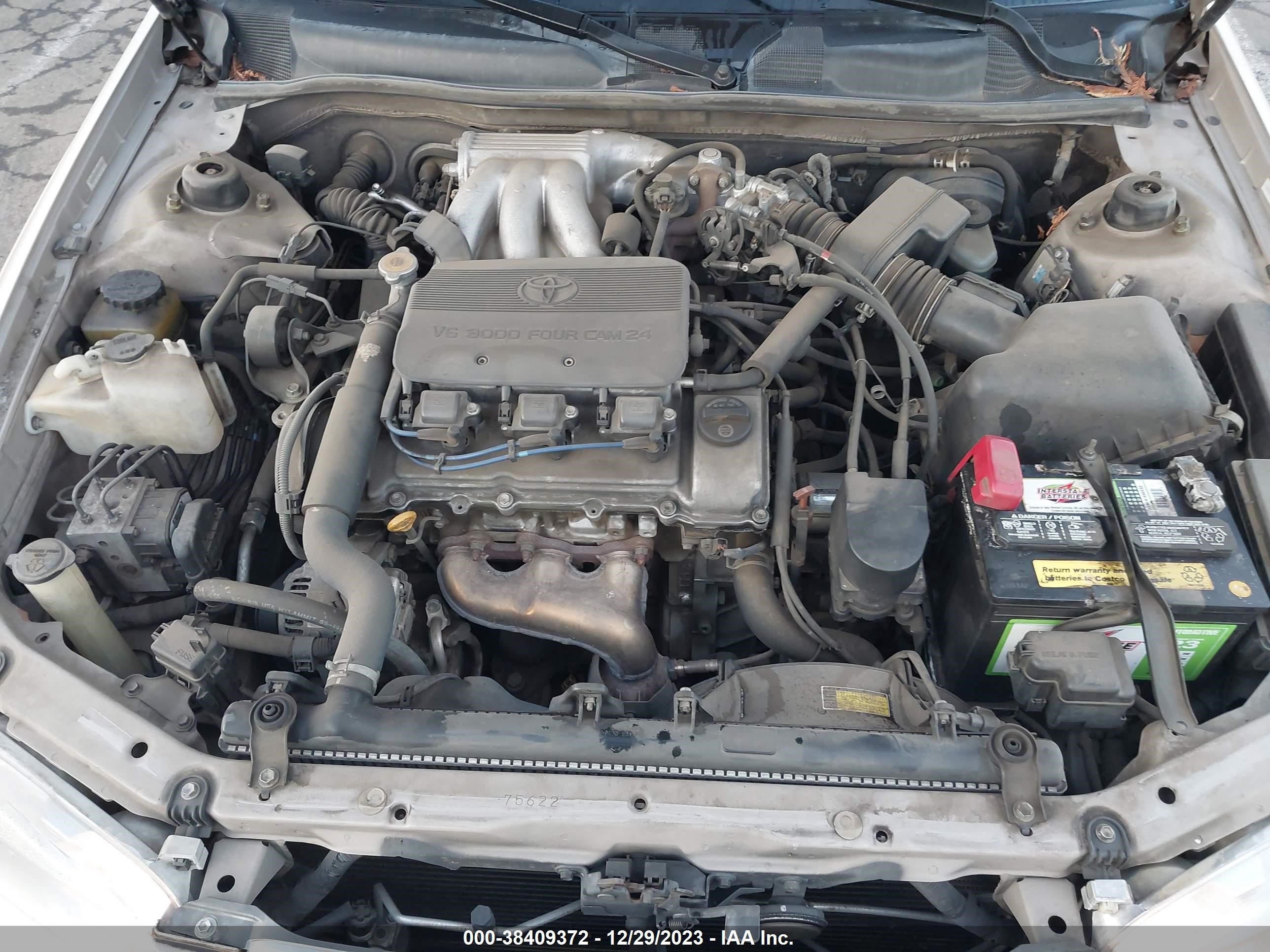 Photo 9 VIN: 4T1BF22K9YU948687 - TOYOTA CAMRY 