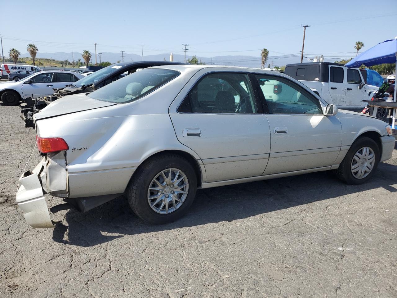 Photo 2 VIN: 4T1BF22KX1U124669 - TOYOTA CAMRY 