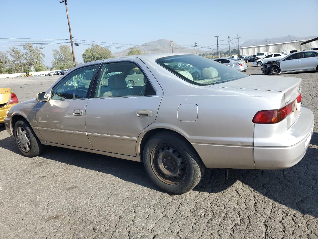 Photo 1 VIN: 4T1BF22KXVU911305 - TOYOTA CAMRY 