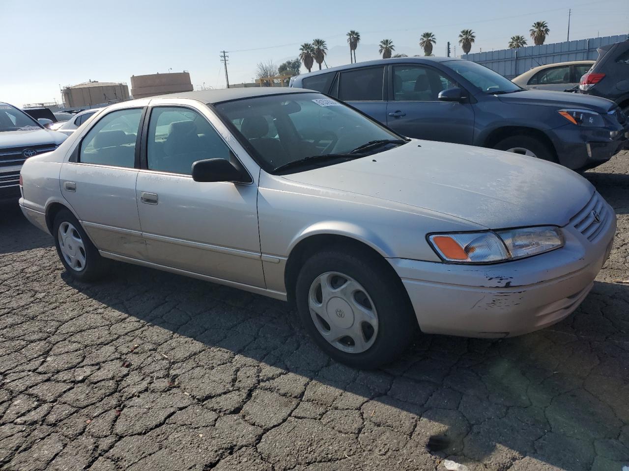 Photo 3 VIN: 4T1BF22KXVU911305 - TOYOTA CAMRY 