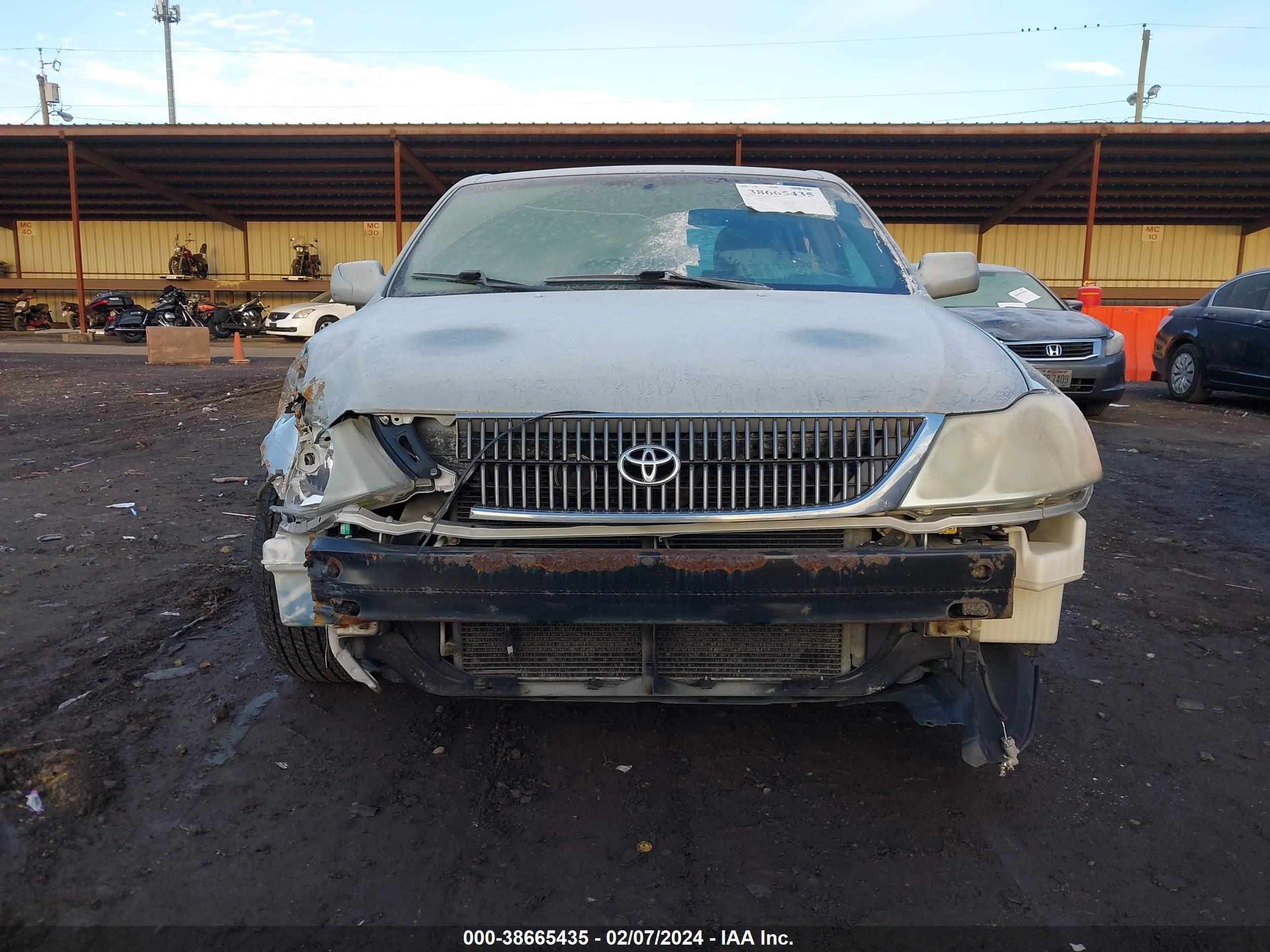 Photo 11 VIN: 4T1BF28B02U255859 - TOYOTA AVALON 