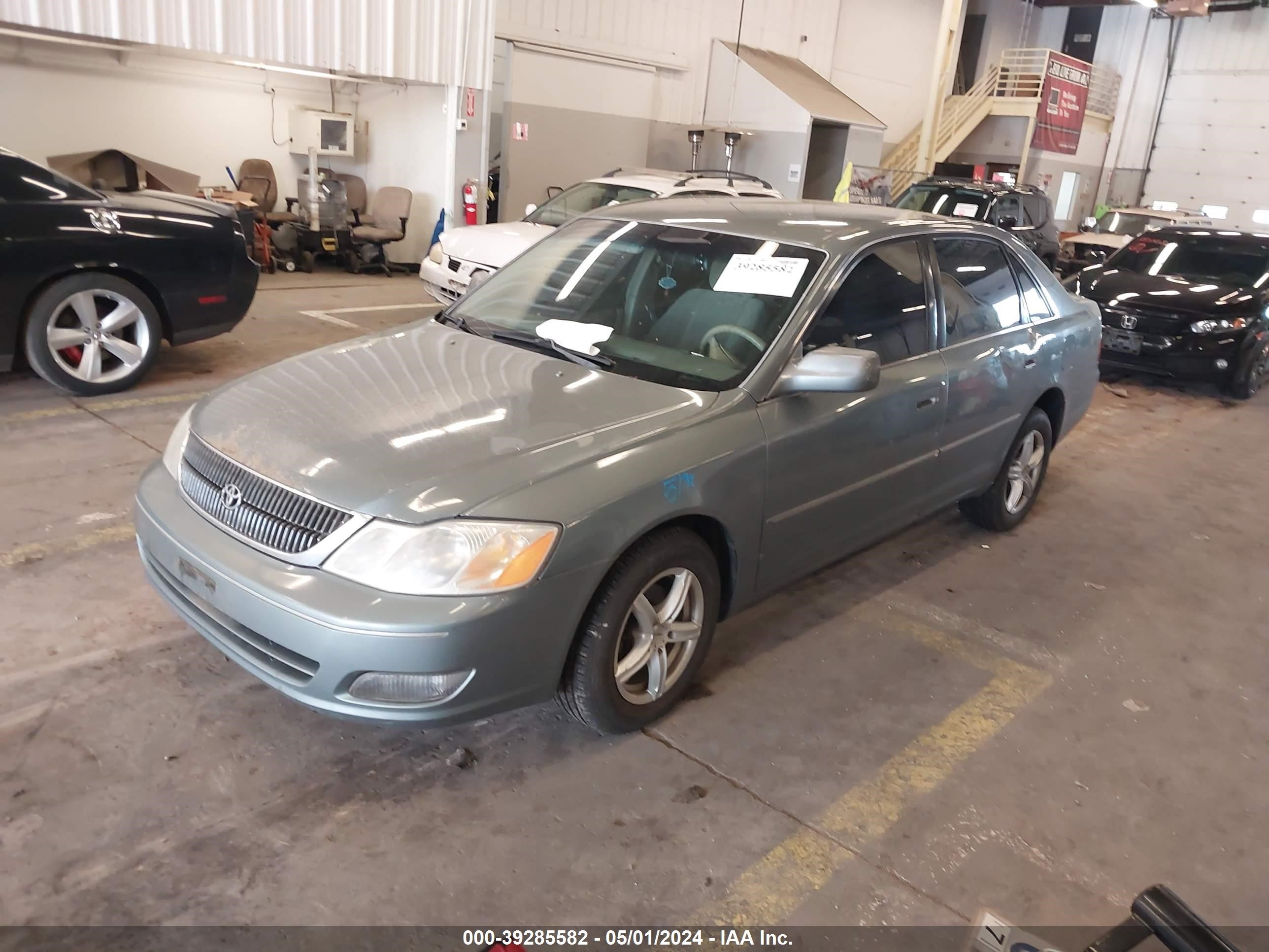 Photo 1 VIN: 4T1BF28B0YU053984 - TOYOTA AVALON 