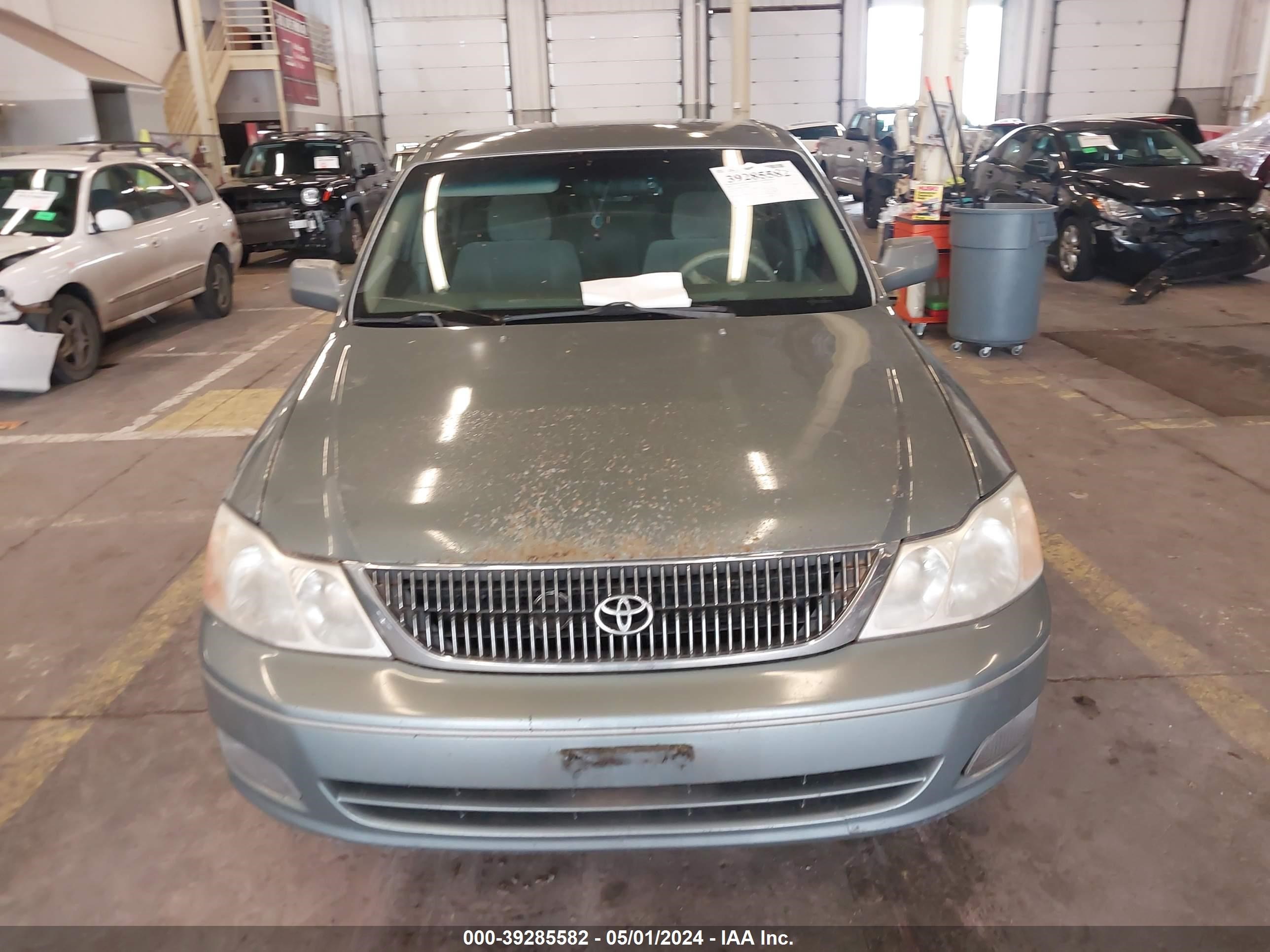 Photo 11 VIN: 4T1BF28B0YU053984 - TOYOTA AVALON 