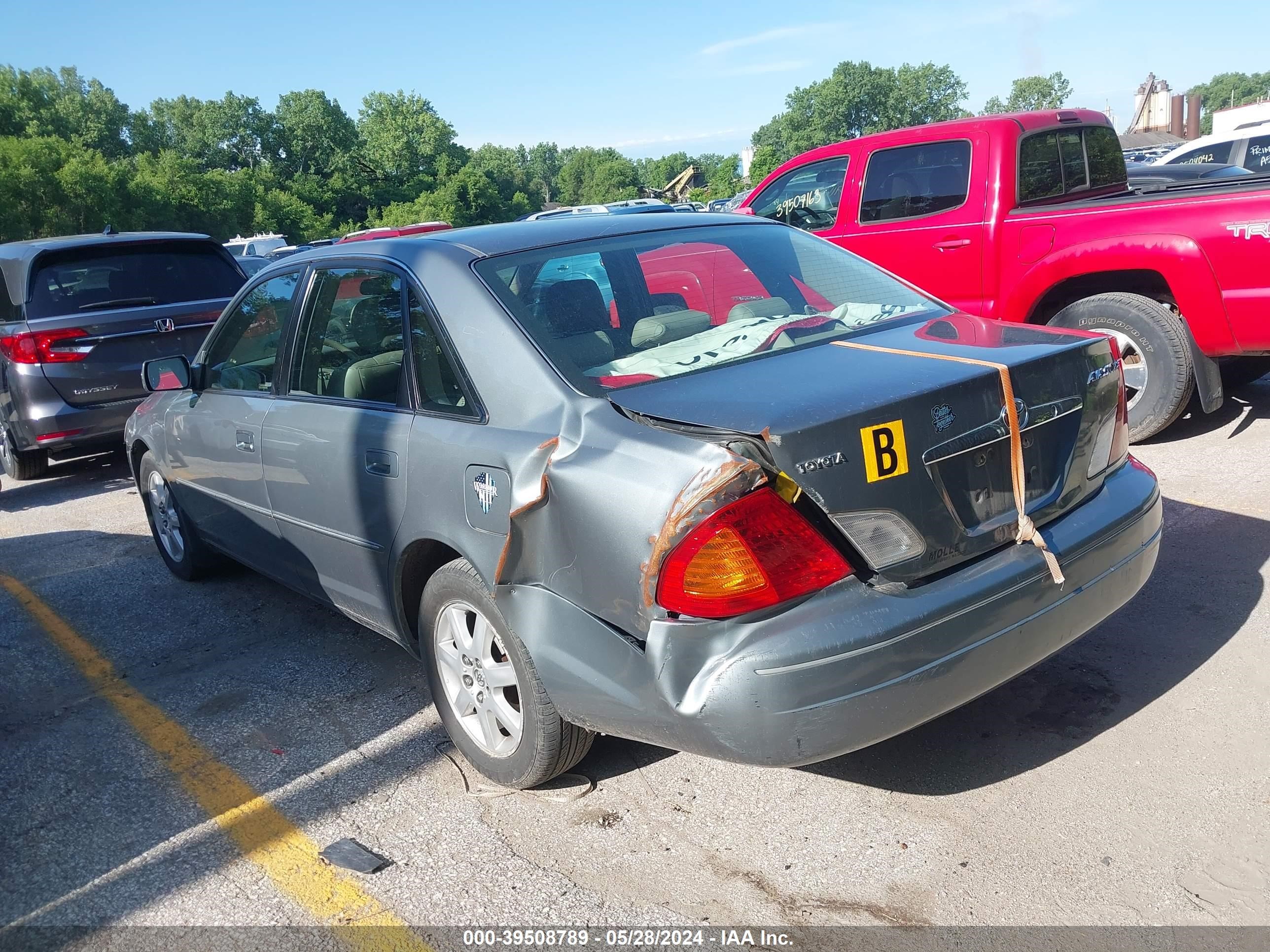 Photo 2 VIN: 4T1BF28B12U239704 - TOYOTA AVALON 