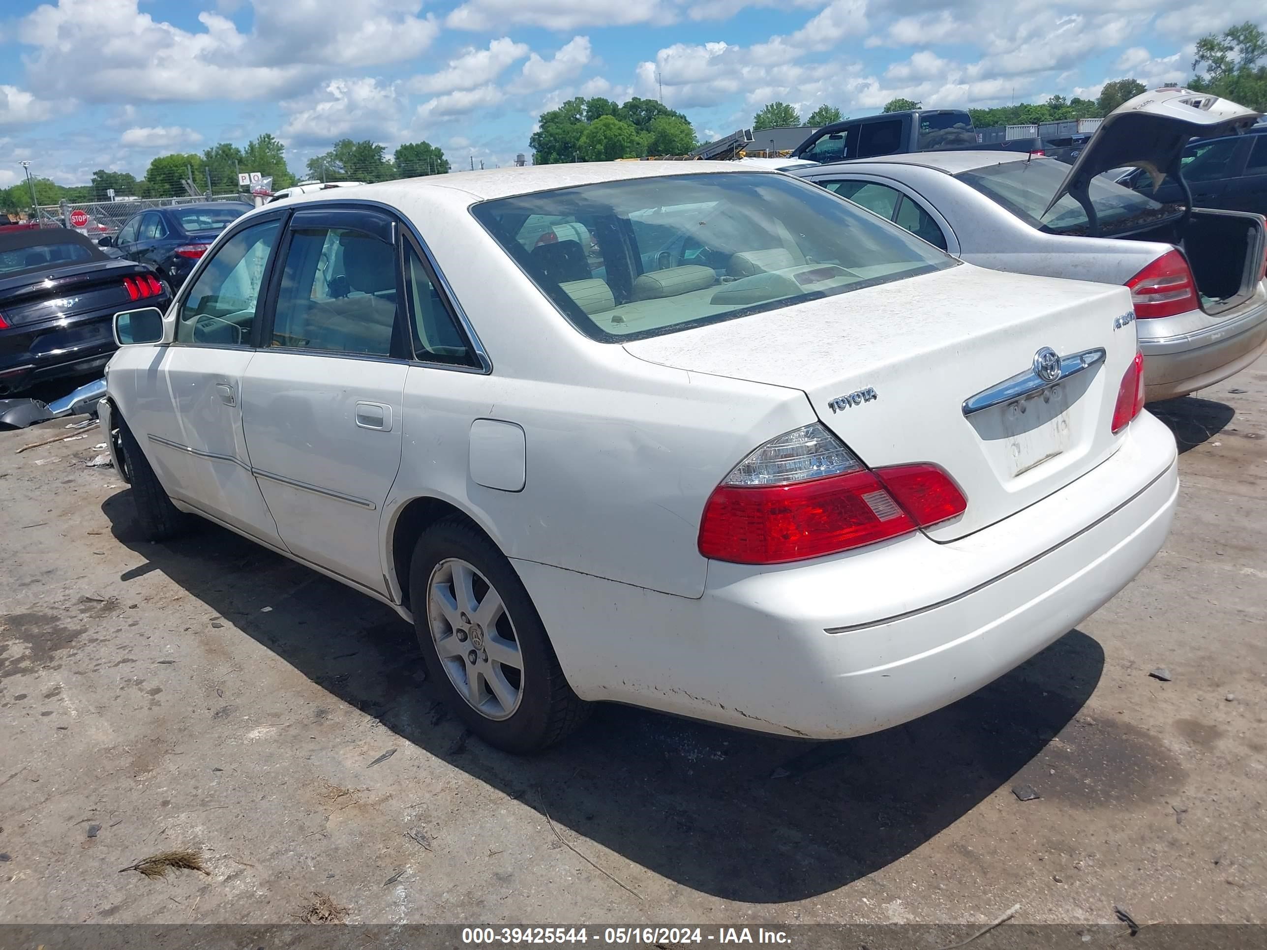 Photo 2 VIN: 4T1BF28B13U284918 - TOYOTA AVALON 