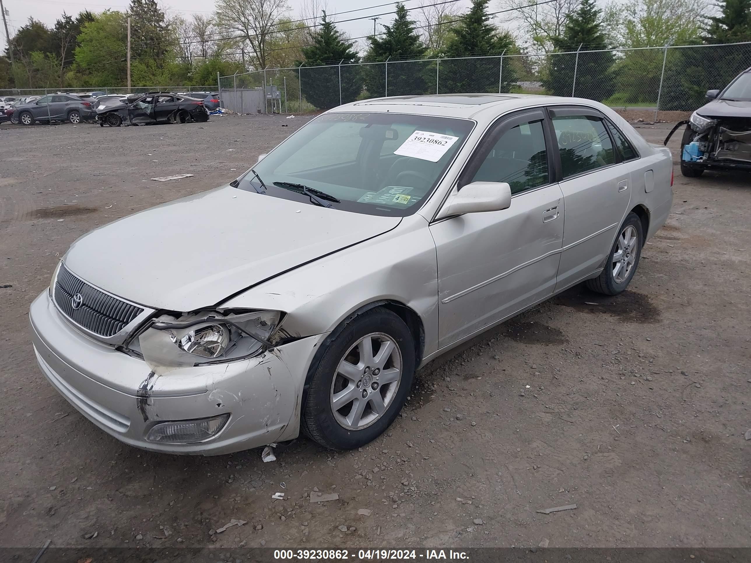 Photo 1 VIN: 4T1BF28B1YU034294 - TOYOTA AVALON 