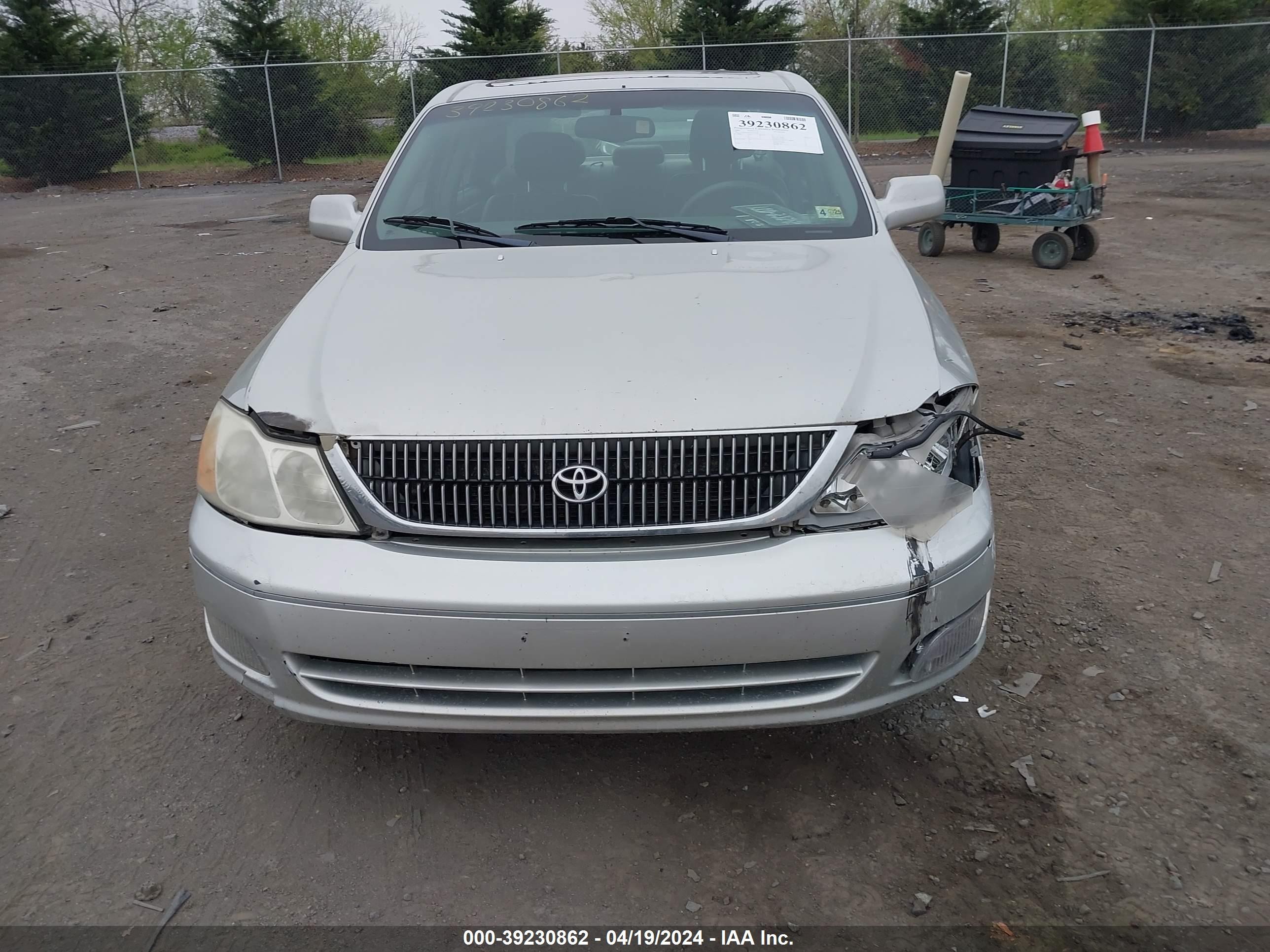 Photo 12 VIN: 4T1BF28B1YU034294 - TOYOTA AVALON 