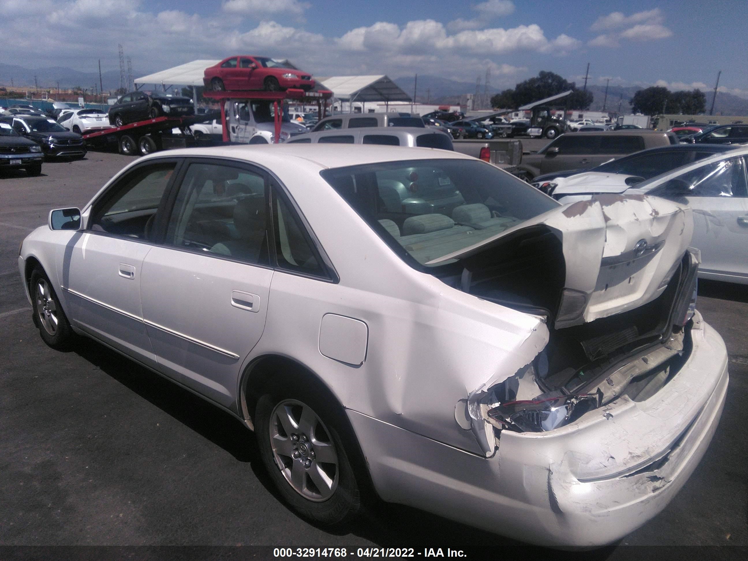 Photo 2 VIN: 4T1BF28B1YU077825 - TOYOTA AVALON 