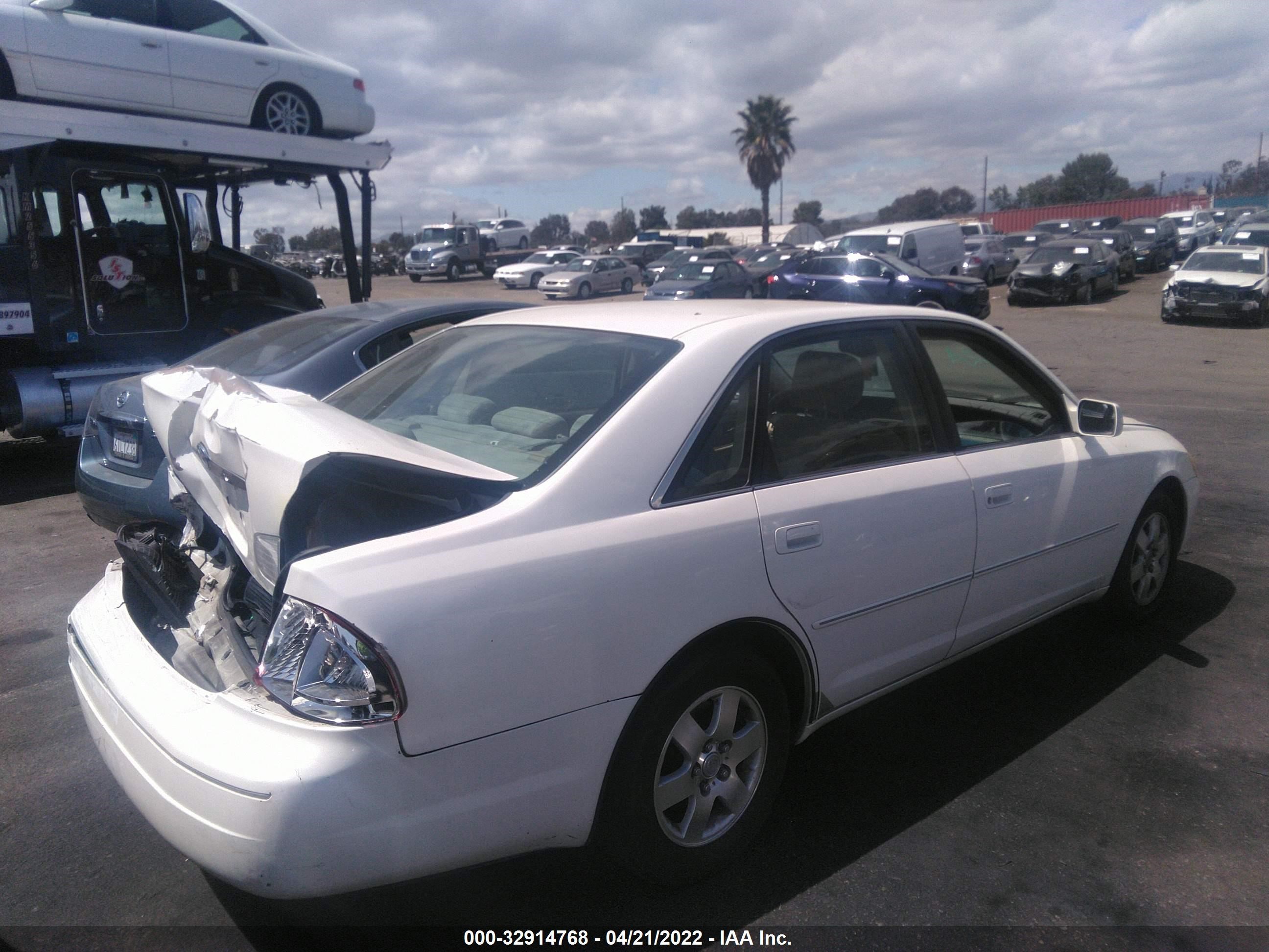 Photo 3 VIN: 4T1BF28B1YU077825 - TOYOTA AVALON 