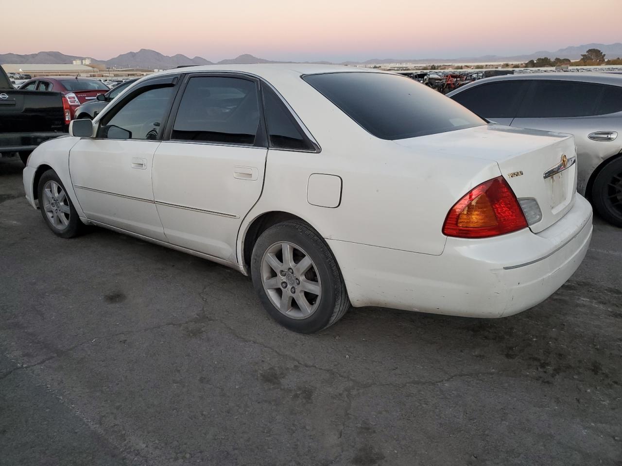 Photo 1 VIN: 4T1BF28B2YU080054 - TOYOTA AVALON 