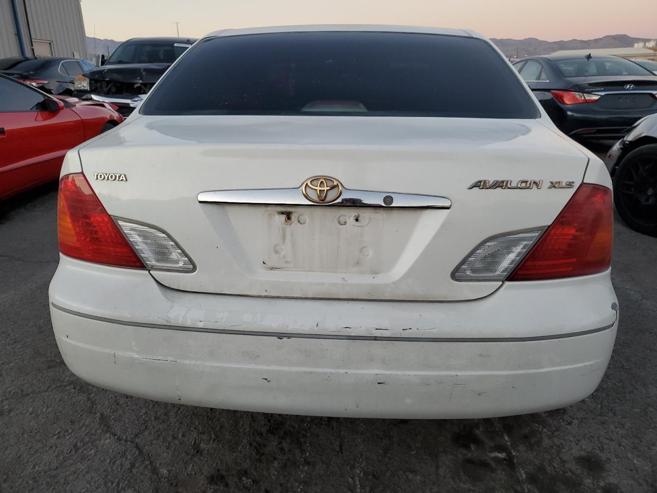 Photo 5 VIN: 4T1BF28B2YU080054 - TOYOTA AVALON 