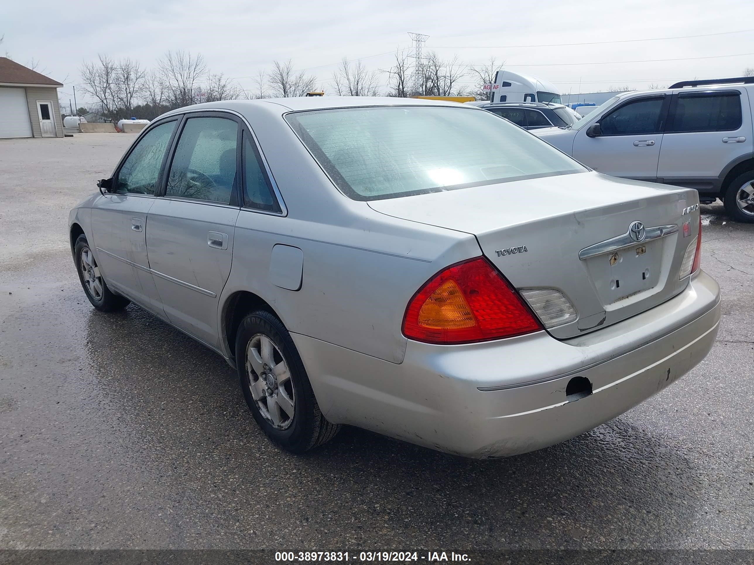 Photo 2 VIN: 4T1BF28B32U216361 - TOYOTA AVALON 