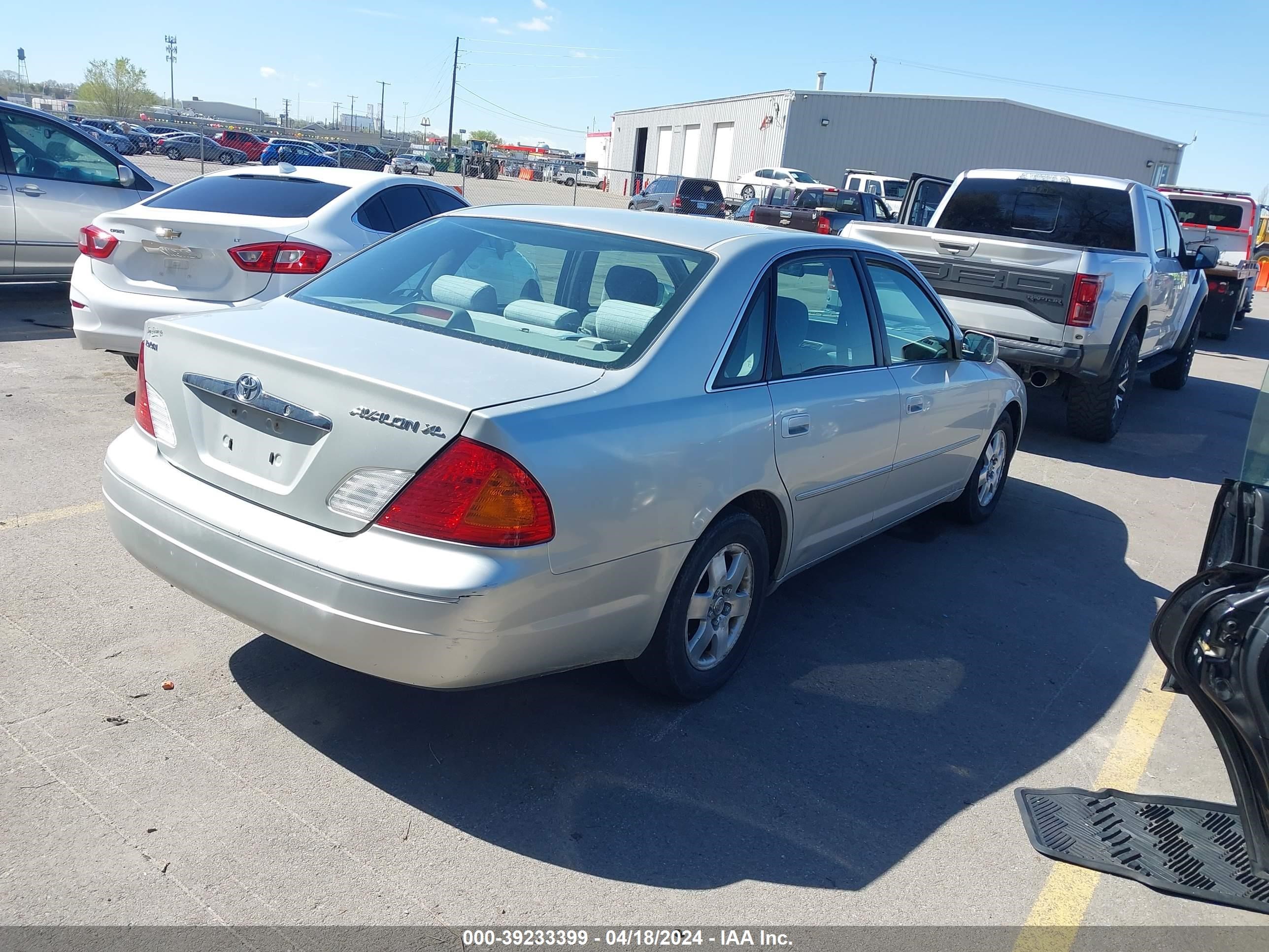 Photo 3 VIN: 4T1BF28B5YU080579 - TOYOTA AVALON 