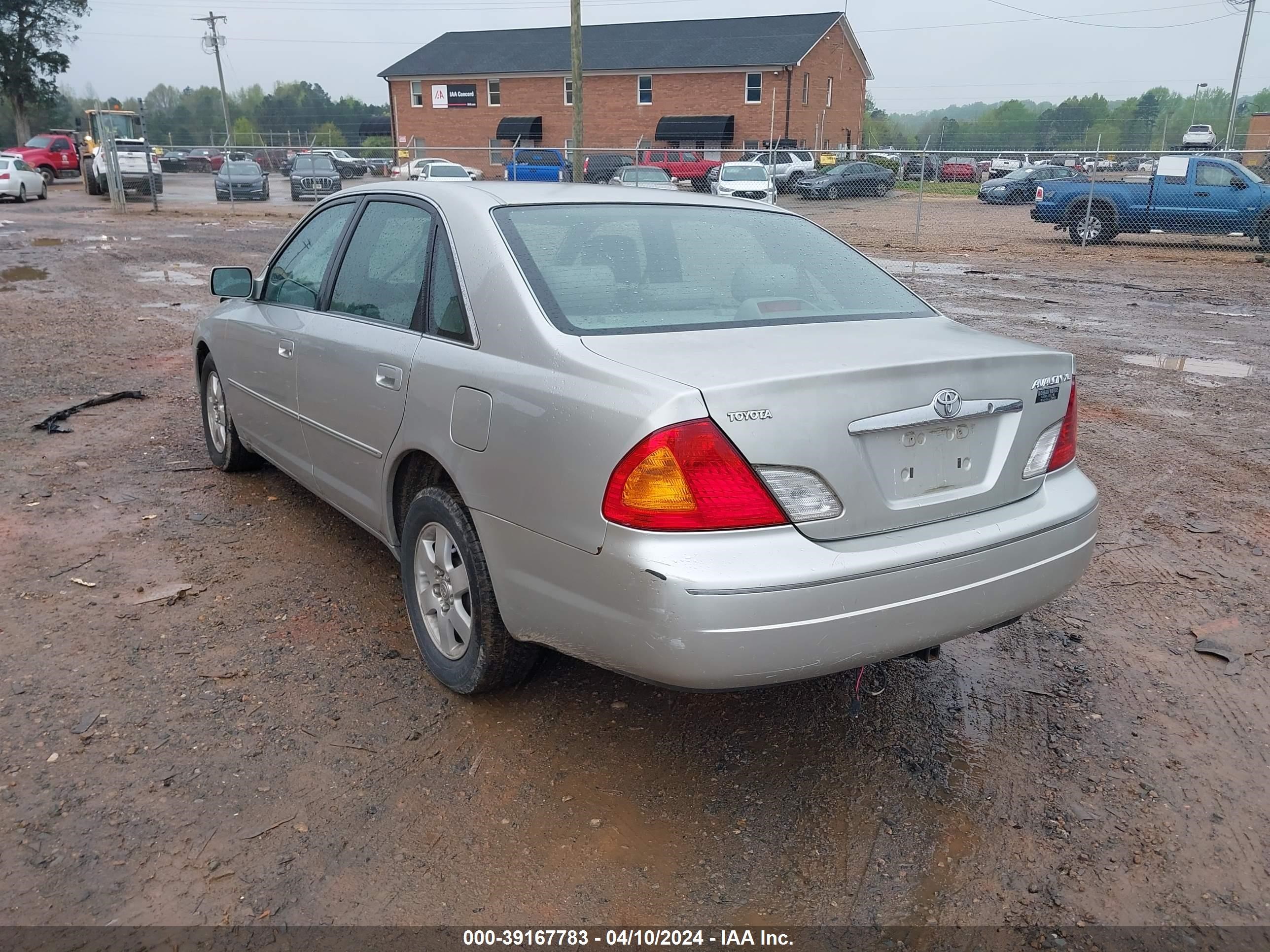 Photo 2 VIN: 4T1BF28B5YU087208 - TOYOTA AVALON 