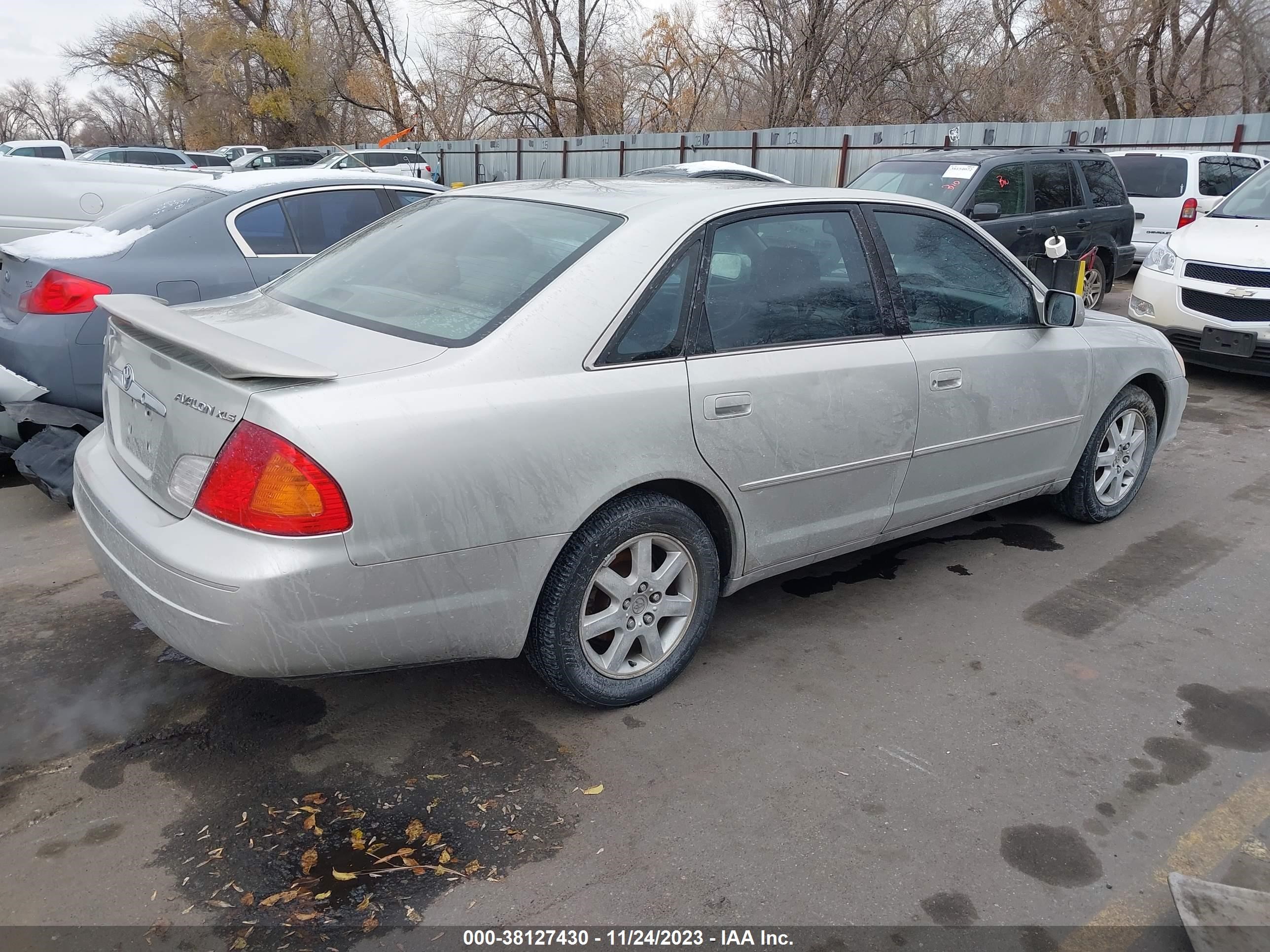 Photo 3 VIN: 4T1BF28B6YU063869 - TOYOTA AVALON 