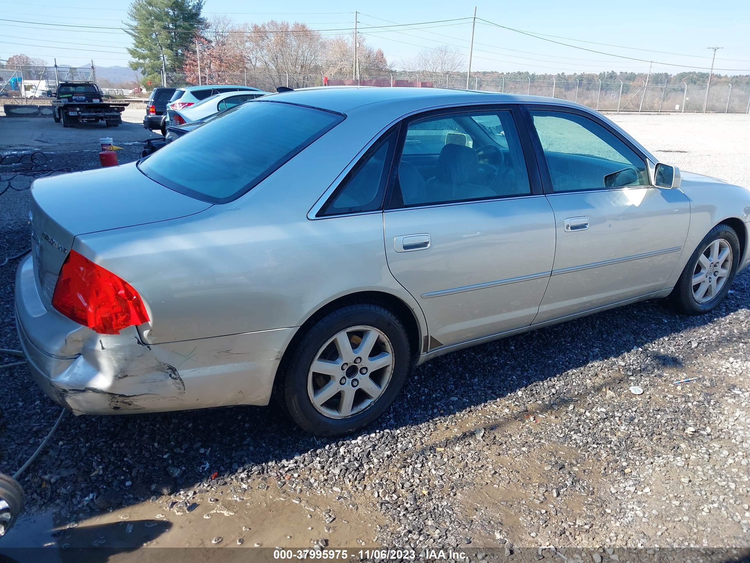 Photo 3 VIN: 4T1BF28B72U226648 - TOYOTA AVALON 