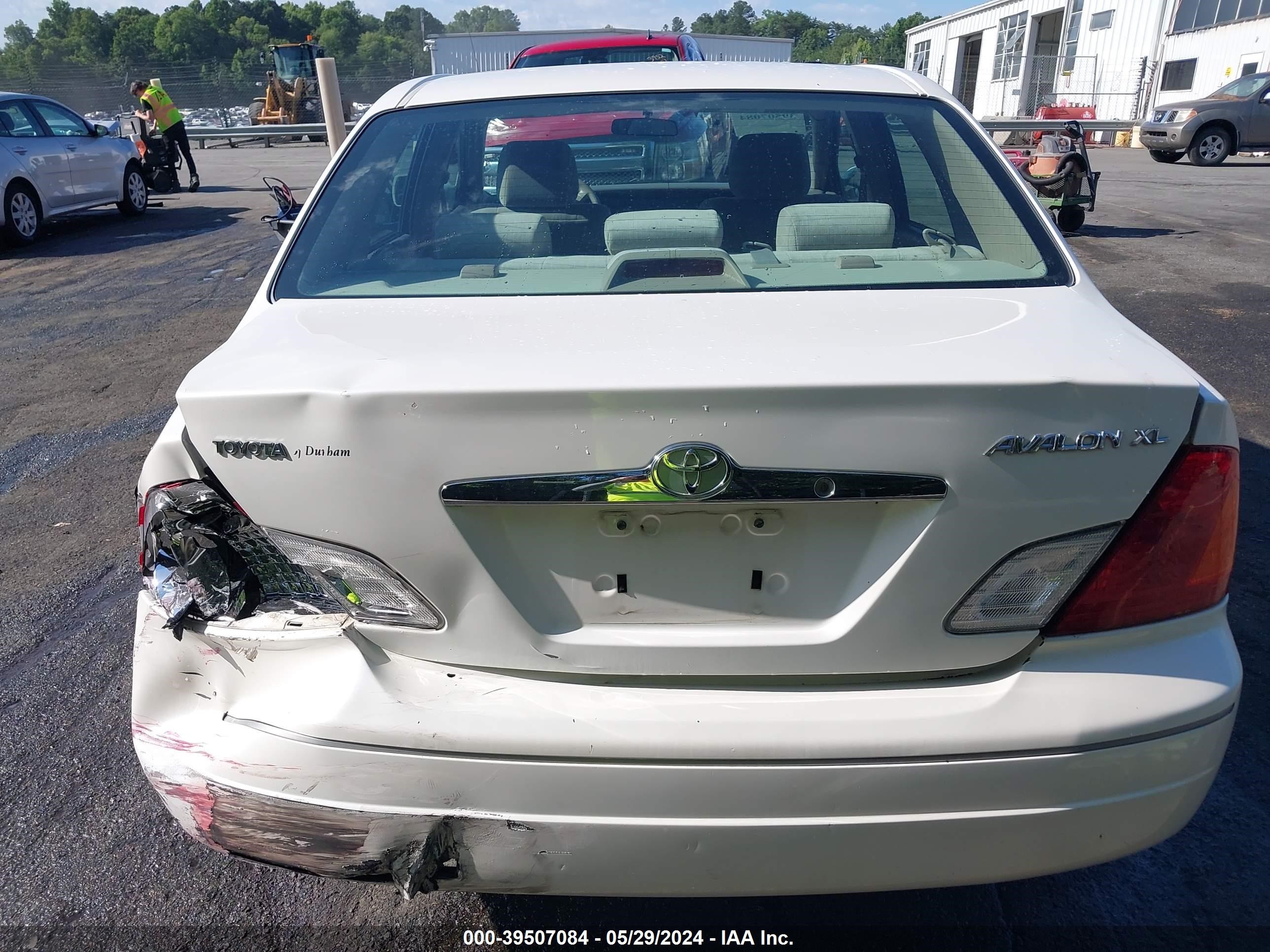 Photo 15 VIN: 4T1BF28B7YU074802 - TOYOTA AVALON 