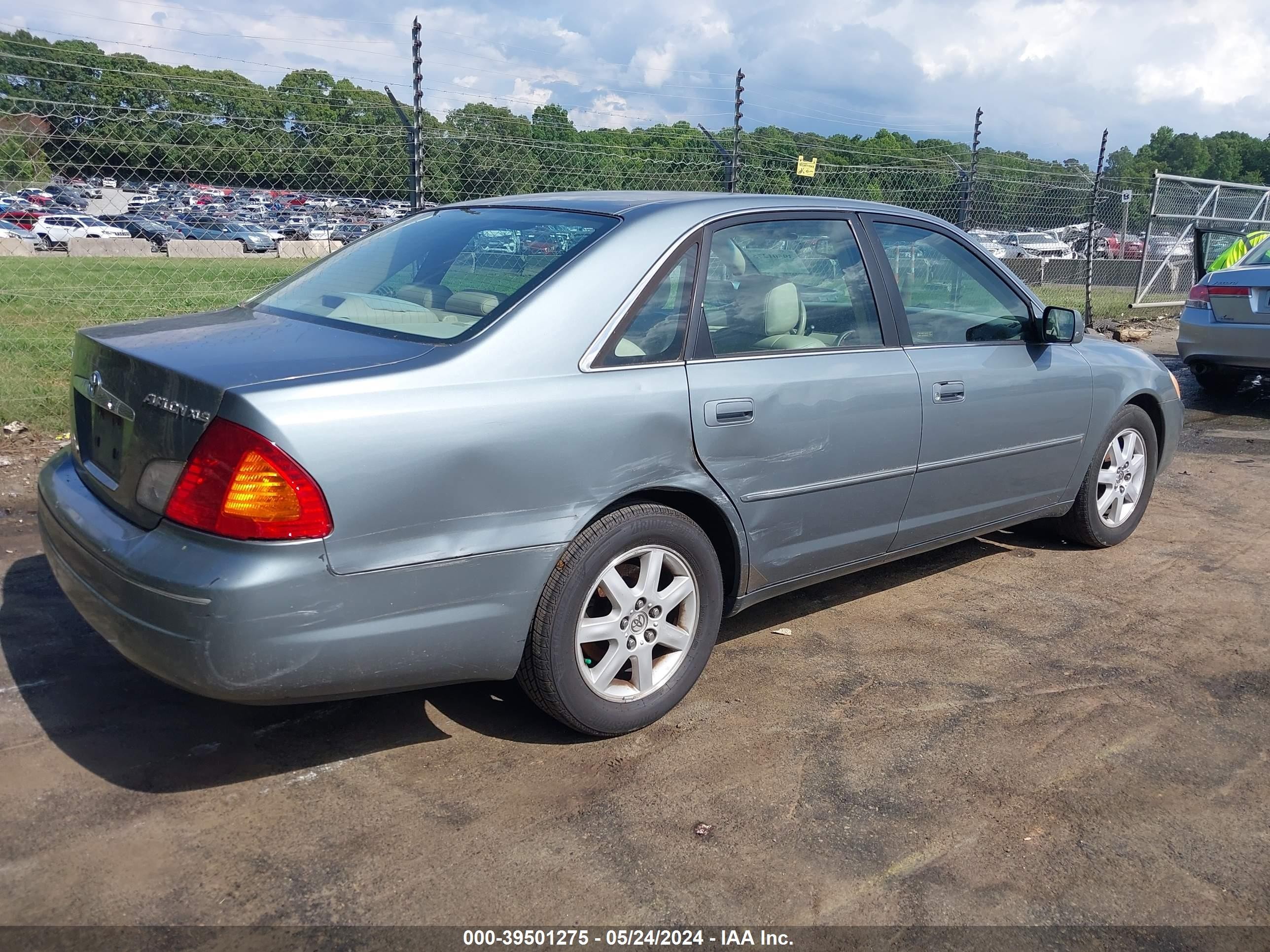 Photo 3 VIN: 4T1BF28B7YU103618 - TOYOTA AVALON 