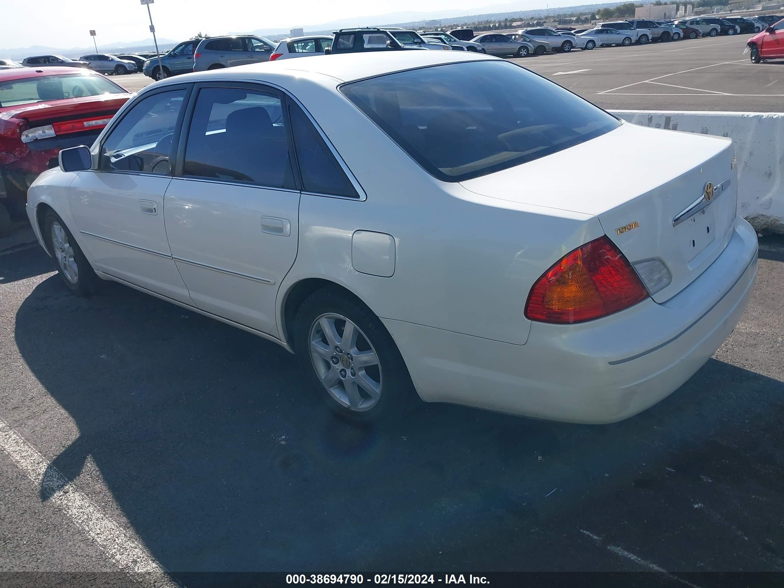 Photo 2 VIN: 4T1BF28B9YU065843 - TOYOTA AVALON 