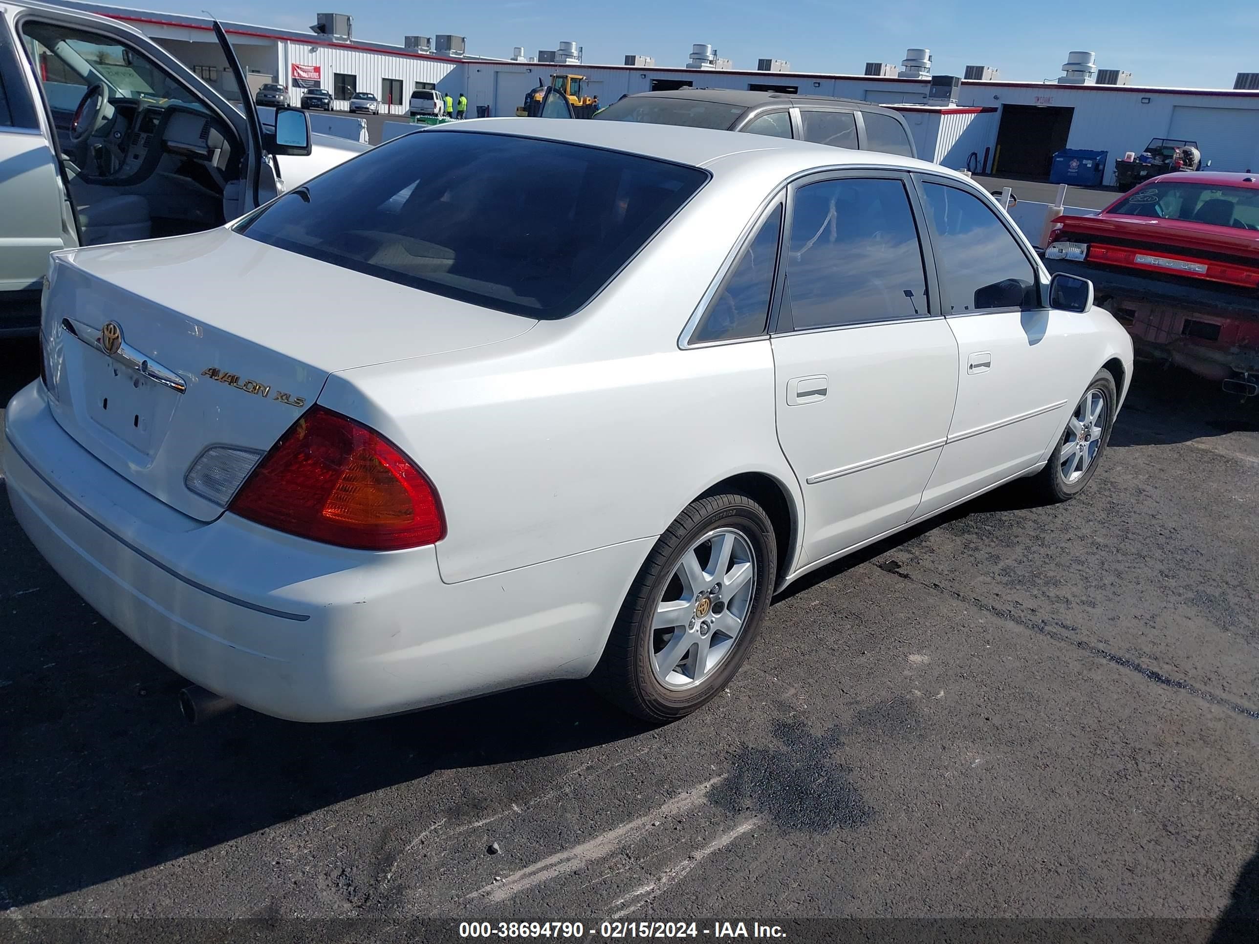 Photo 3 VIN: 4T1BF28B9YU065843 - TOYOTA AVALON 