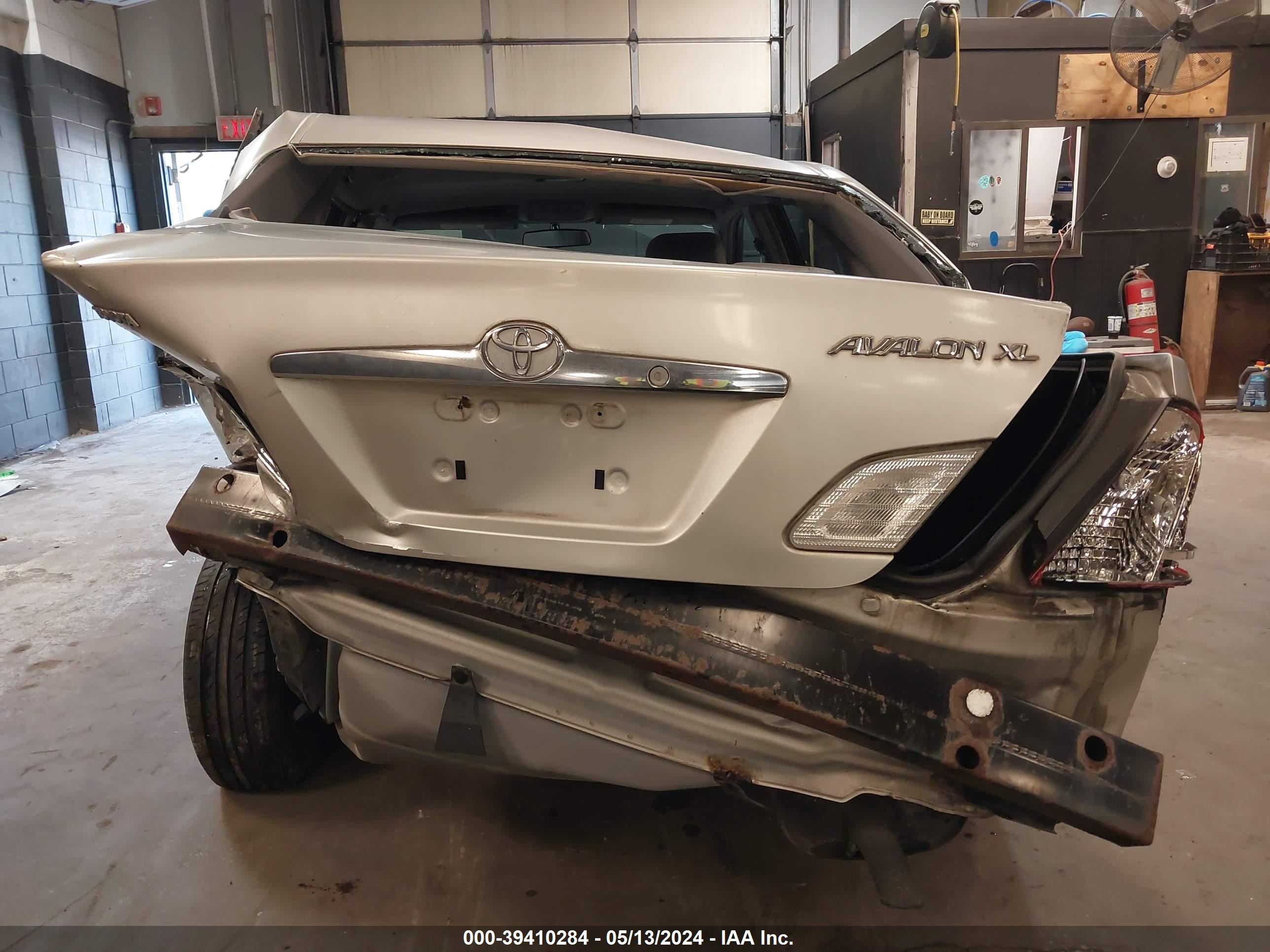 Photo 15 VIN: 4T1BF28B9YU086496 - TOYOTA AVALON 