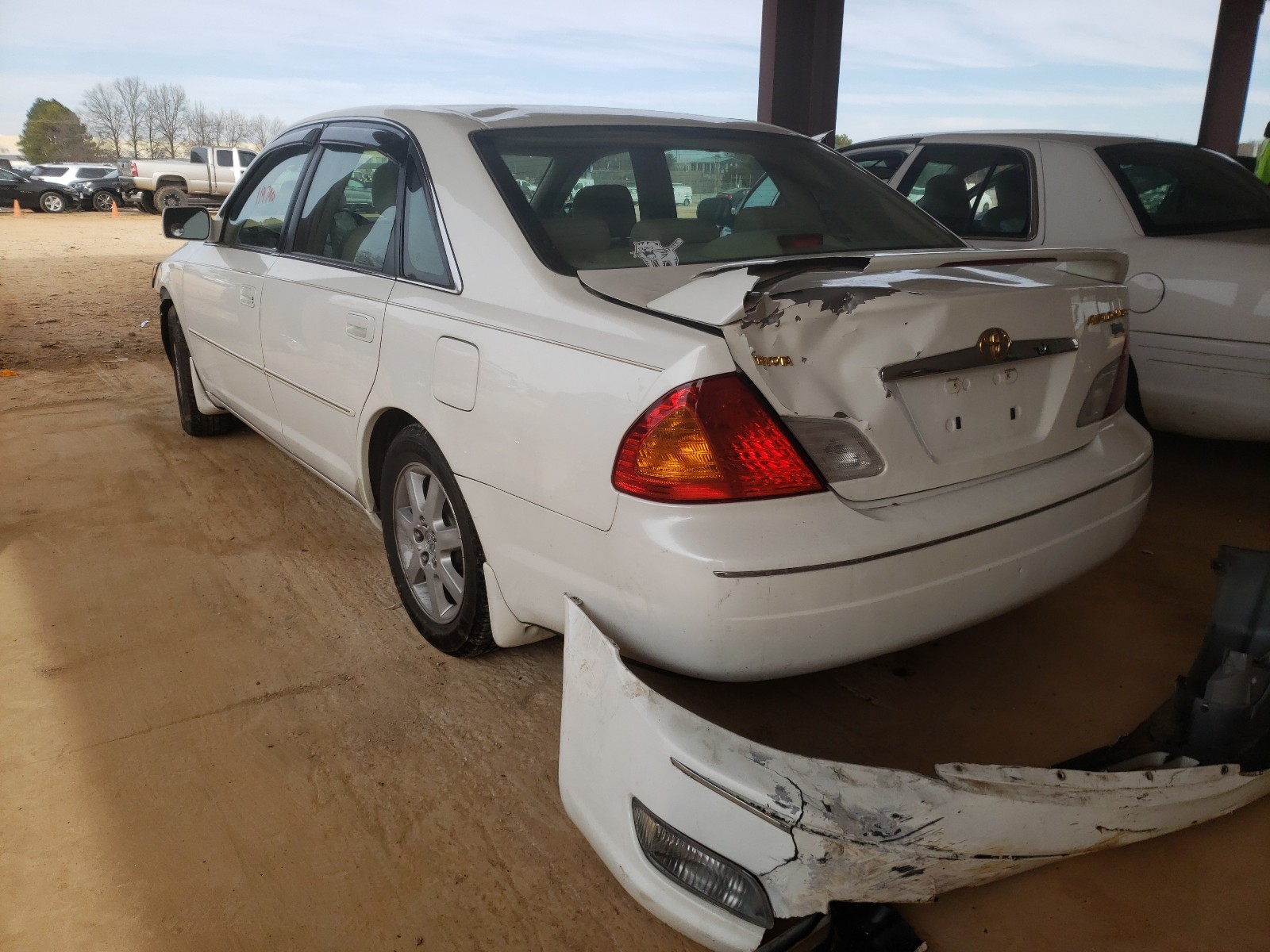 Photo 2 VIN: 4T1BF28BX2U234632 - TOYOTA AVALON XL 