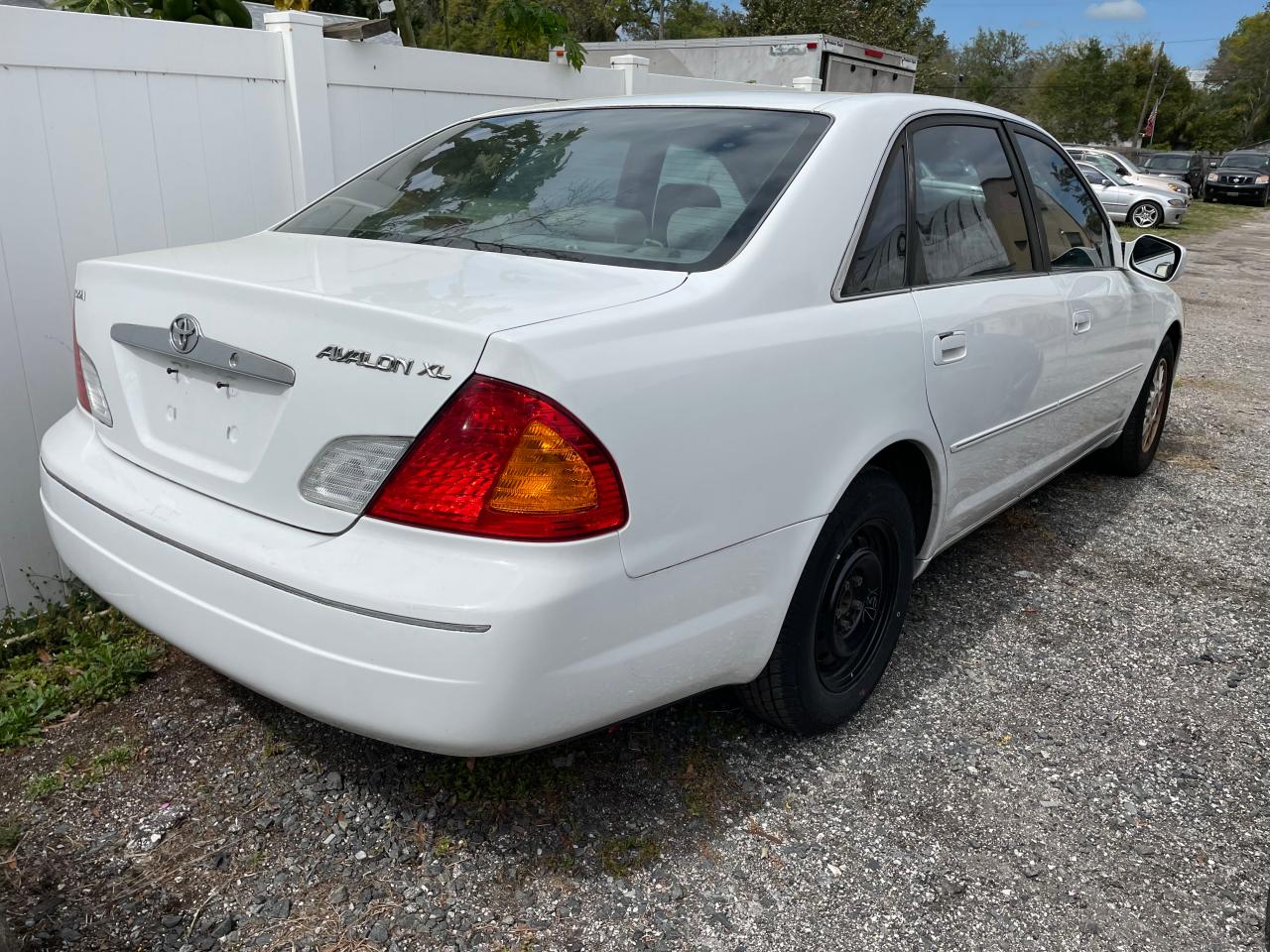 Photo 3 VIN: 4T1BF28BXYU042541 - TOYOTA AVALON 