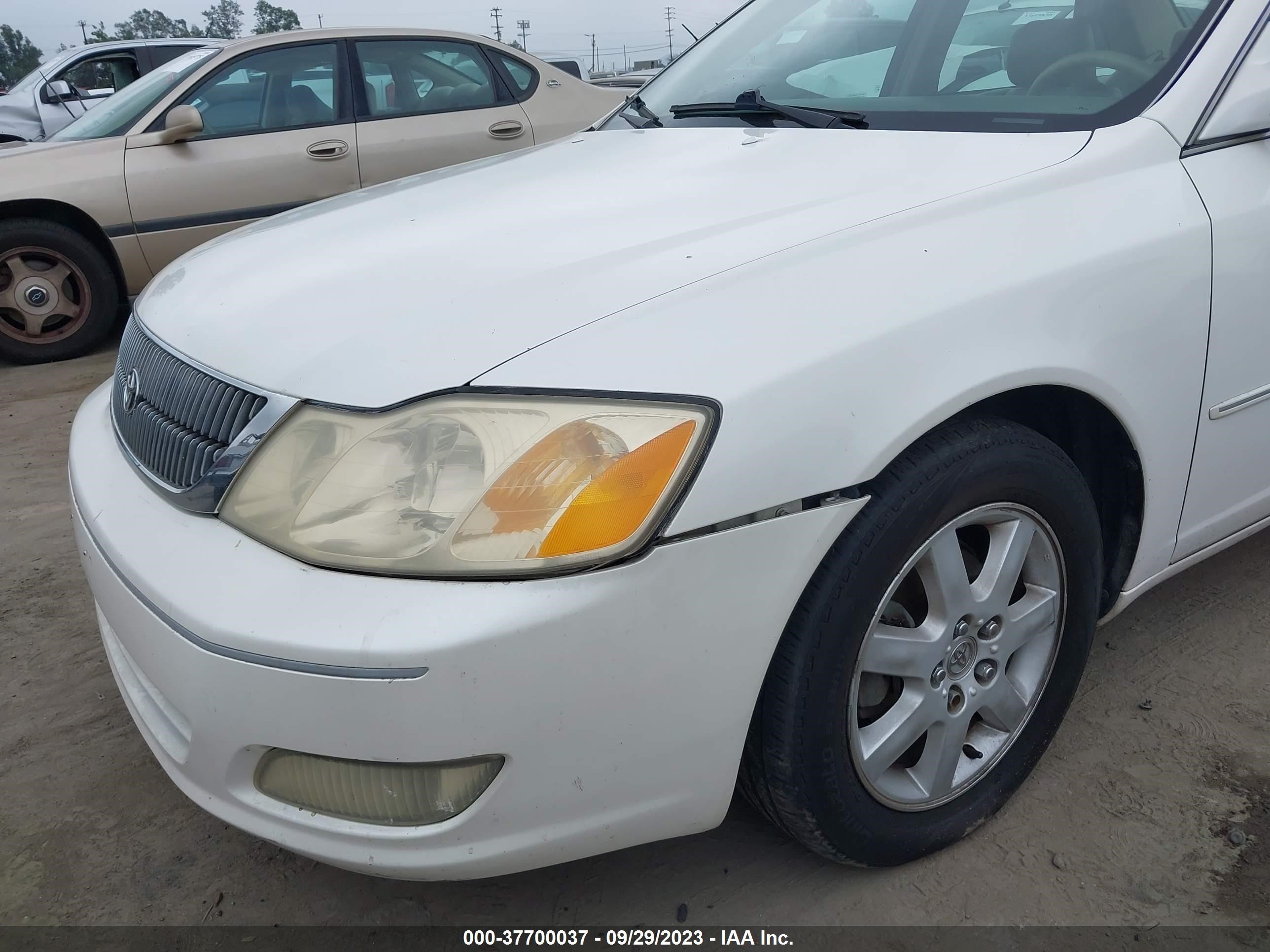 Photo 5 VIN: 4T1BF28BXYU108361 - TOYOTA AVALON 