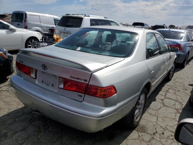 Photo 2 VIN: 4T1BF28K0YU110930 - TOYOTA CAMRY 