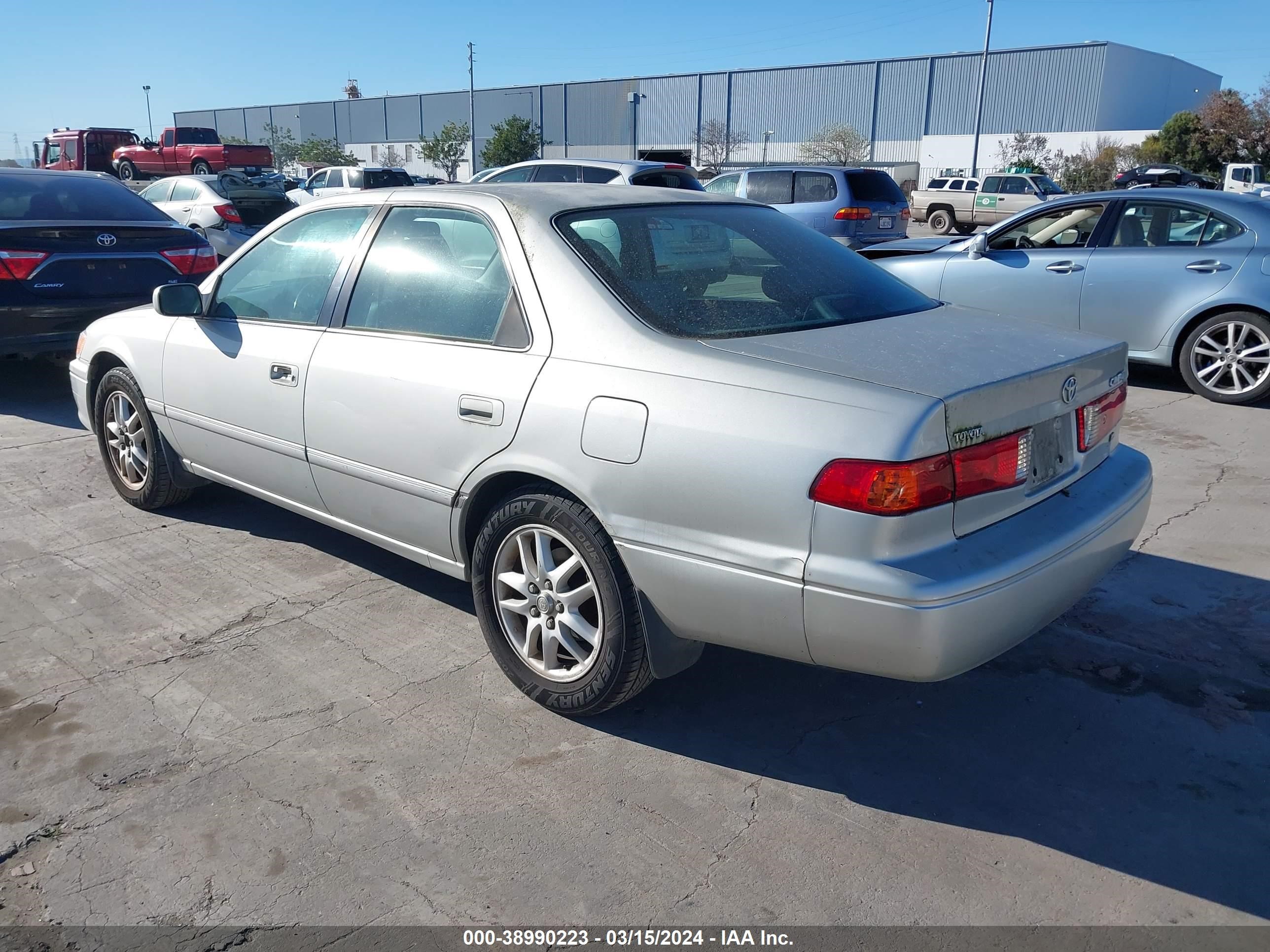 Photo 2 VIN: 4T1BF28K21U118601 - TOYOTA CAMRY 