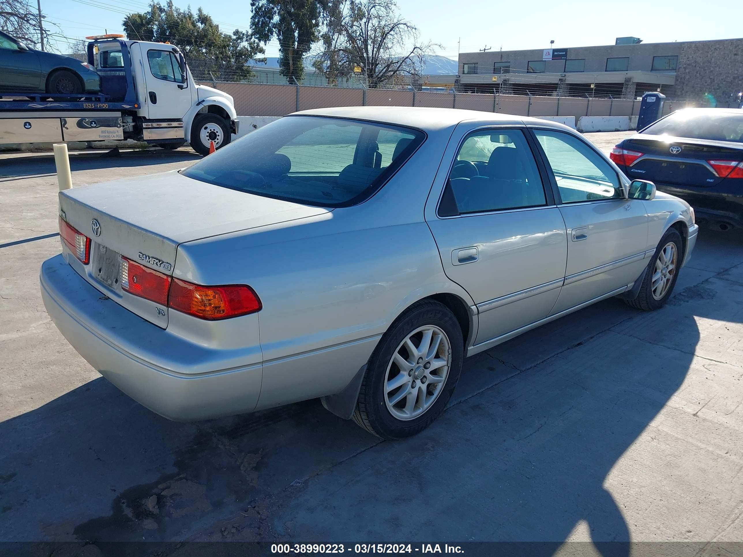 Photo 3 VIN: 4T1BF28K21U118601 - TOYOTA CAMRY 