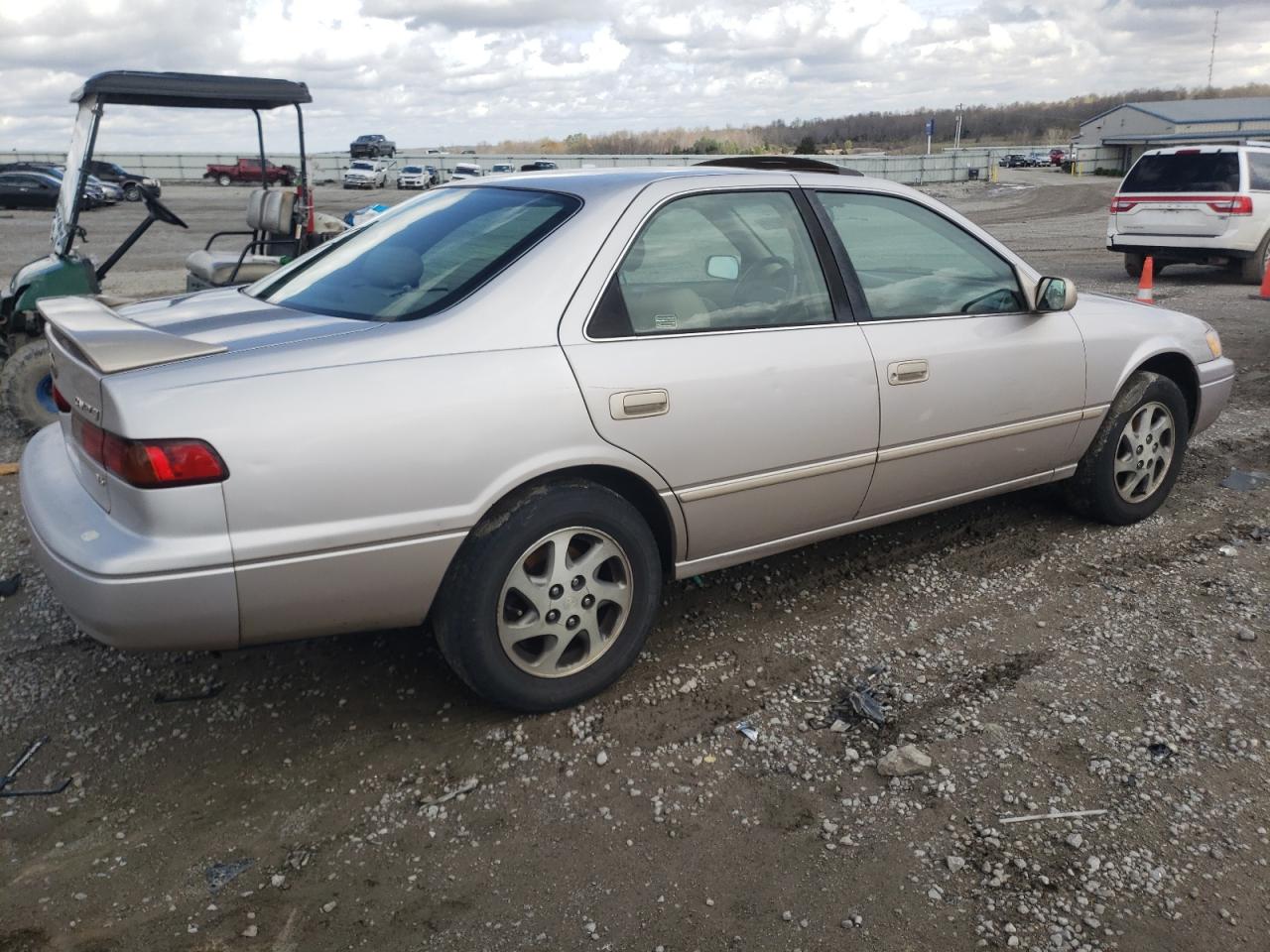 Photo 2 VIN: 4T1BF28K2XU075306 - TOYOTA CAMRY 