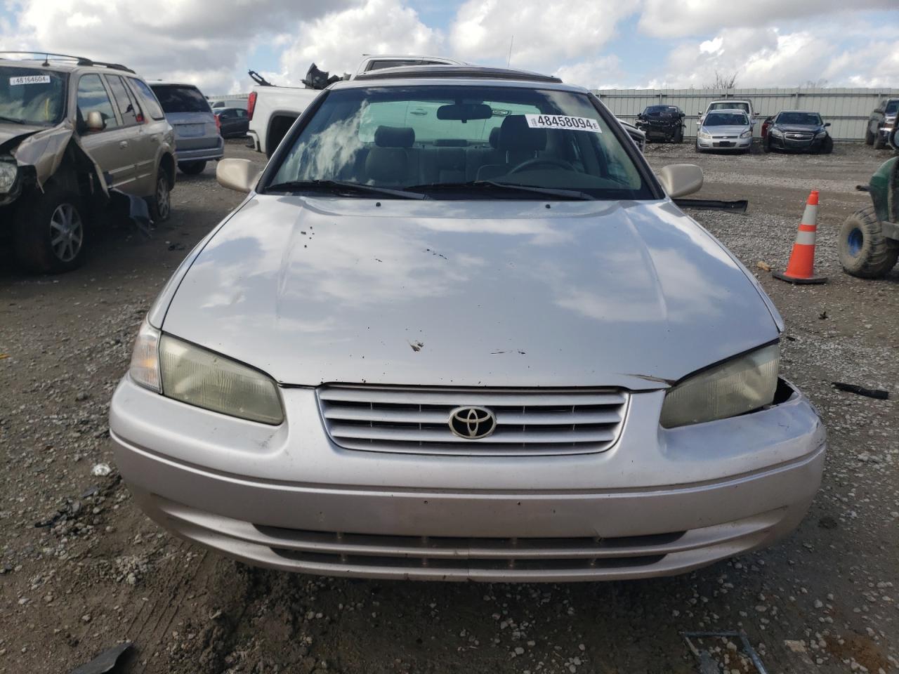 Photo 4 VIN: 4T1BF28K2XU075306 - TOYOTA CAMRY 