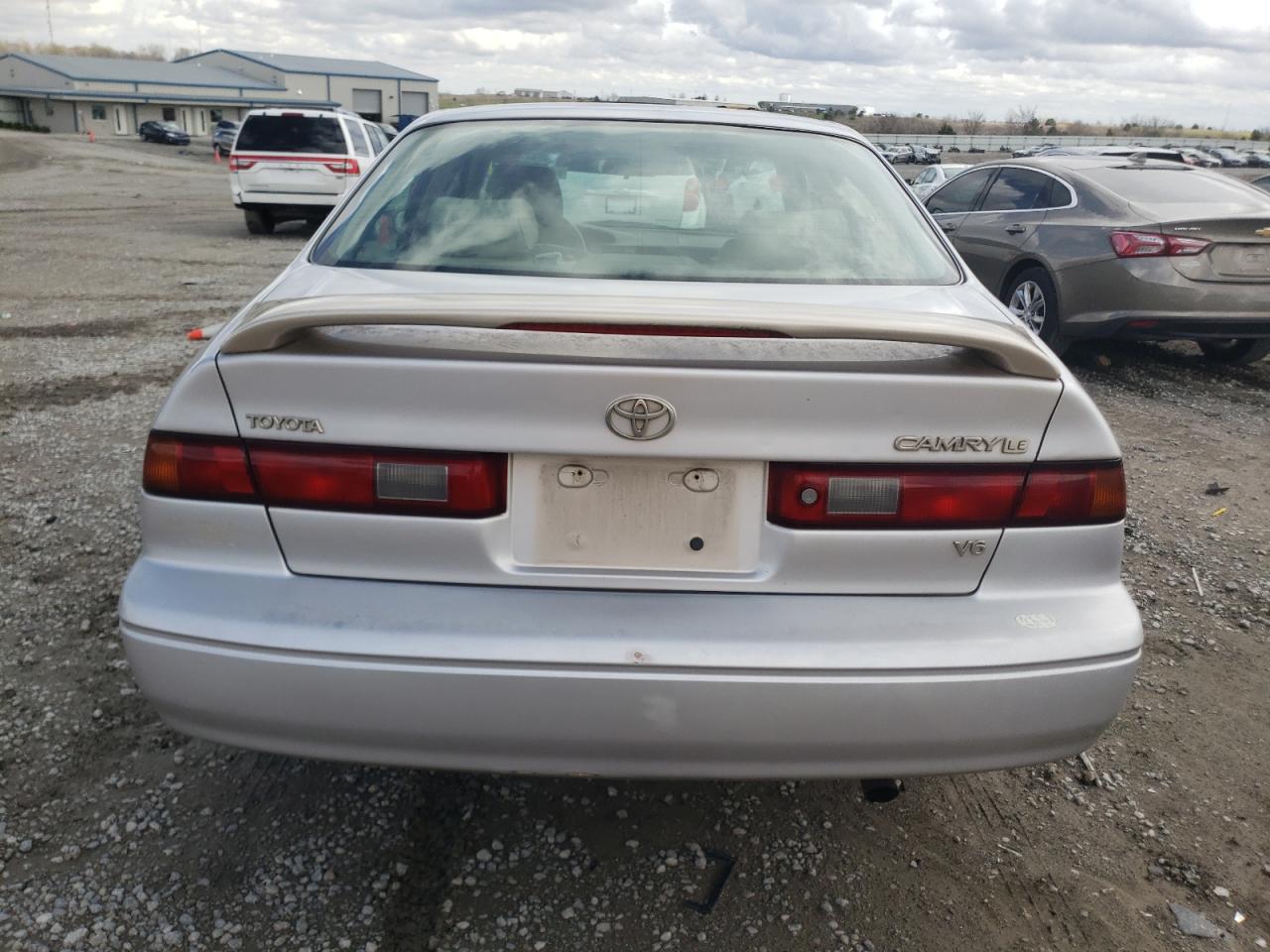 Photo 5 VIN: 4T1BF28K2XU075306 - TOYOTA CAMRY 