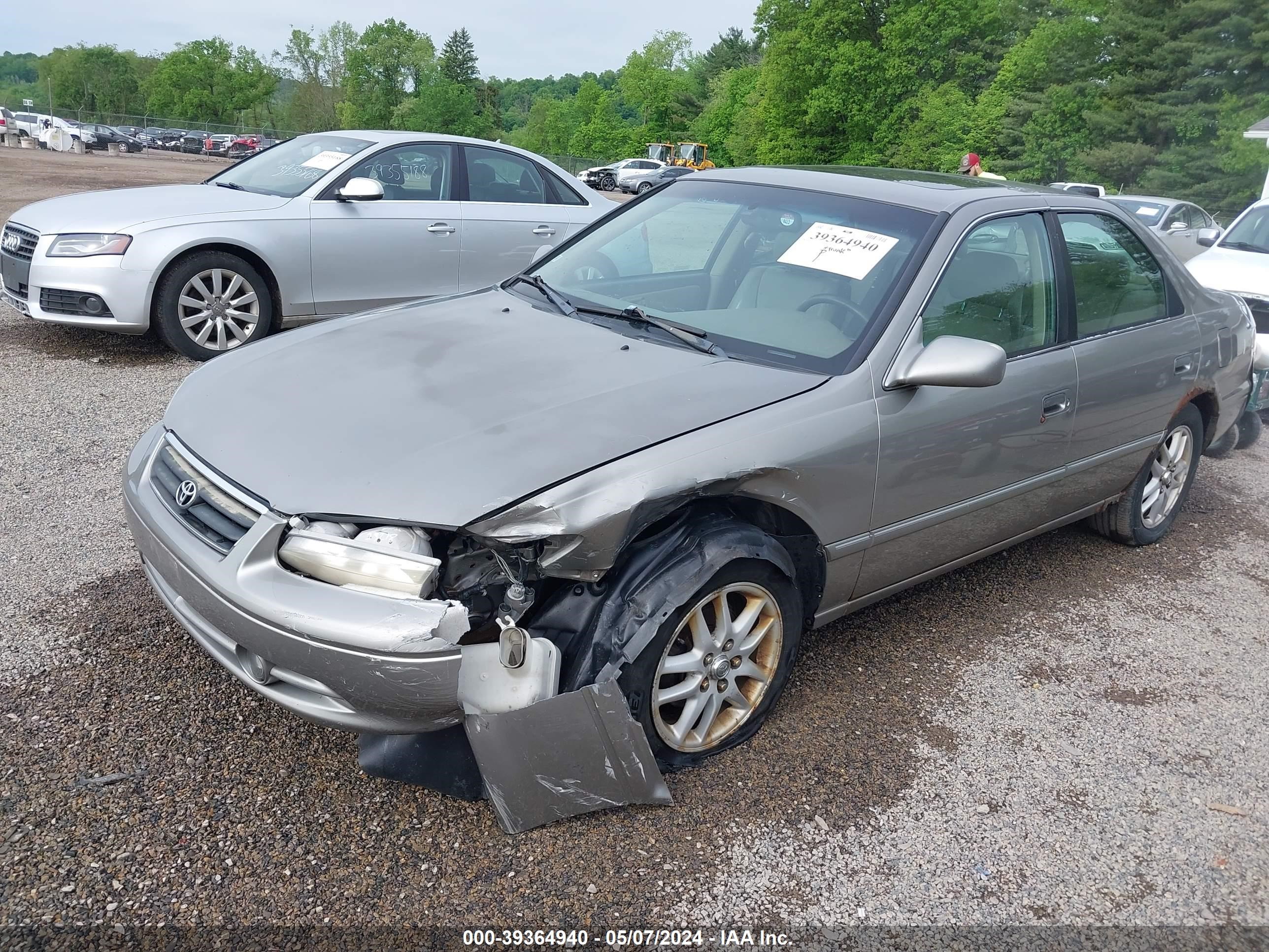 Photo 1 VIN: 4T1BF28K2YU094889 - TOYOTA CAMRY 