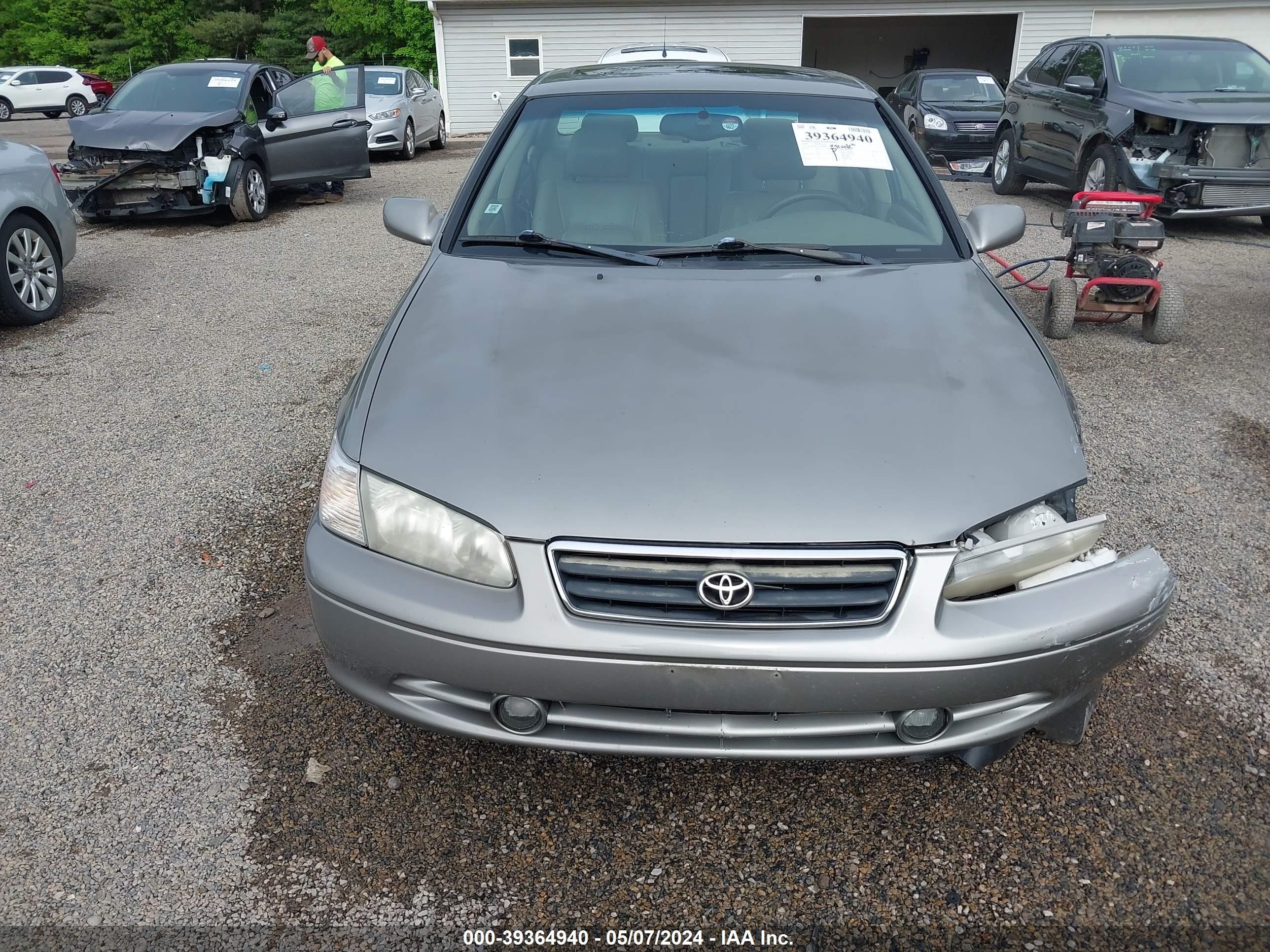 Photo 11 VIN: 4T1BF28K2YU094889 - TOYOTA CAMRY 