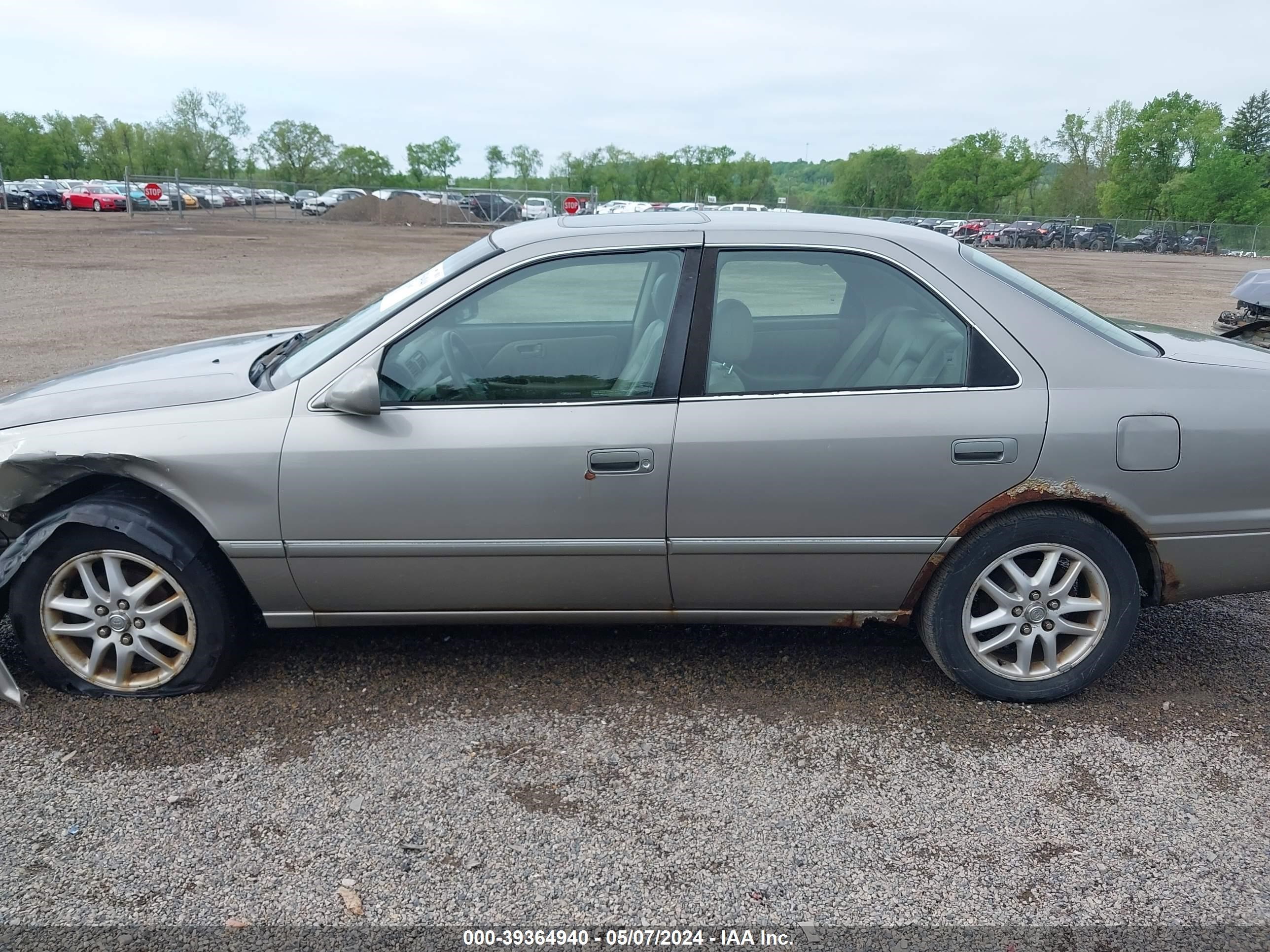 Photo 13 VIN: 4T1BF28K2YU094889 - TOYOTA CAMRY 