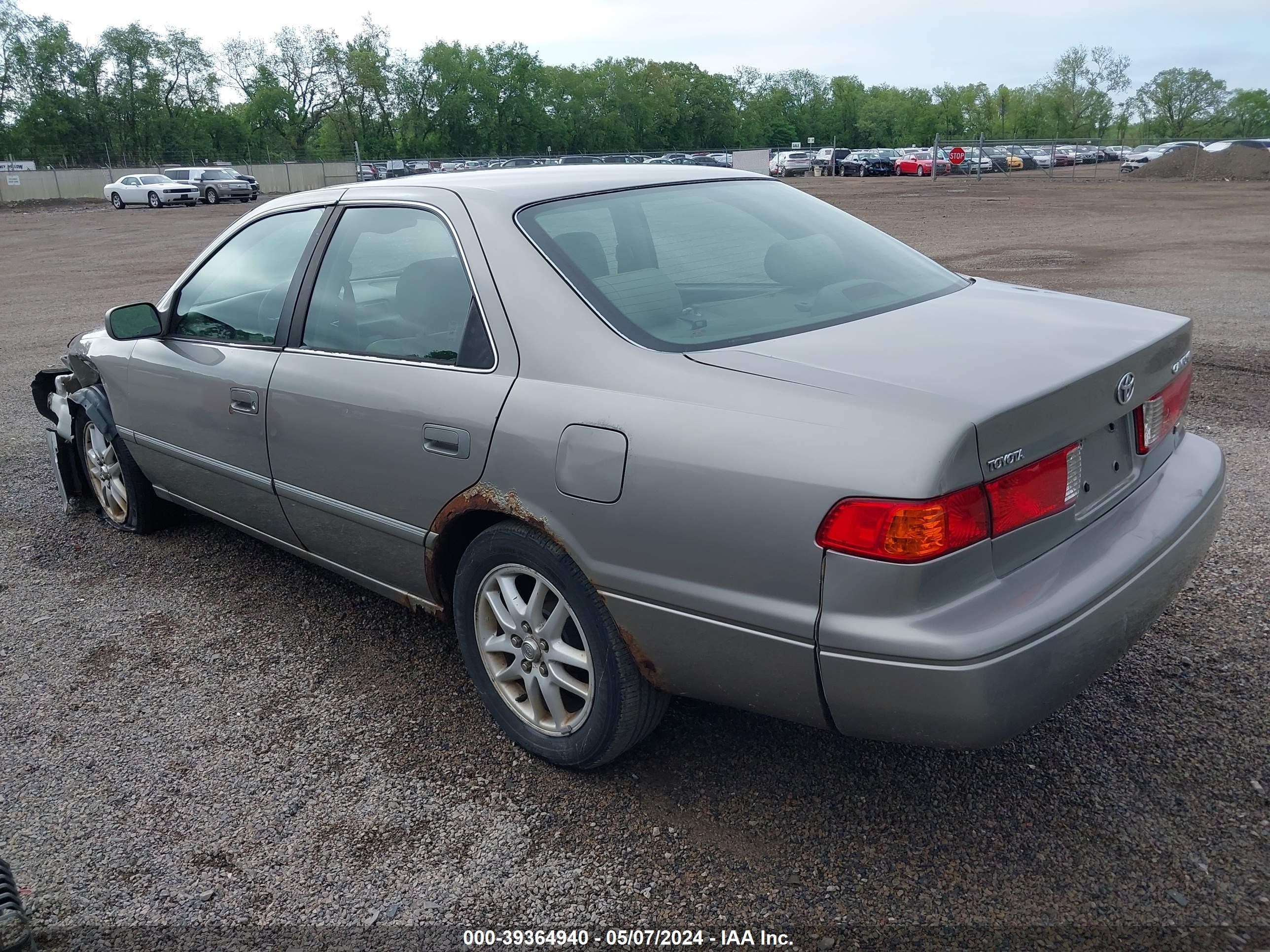 Photo 2 VIN: 4T1BF28K2YU094889 - TOYOTA CAMRY 