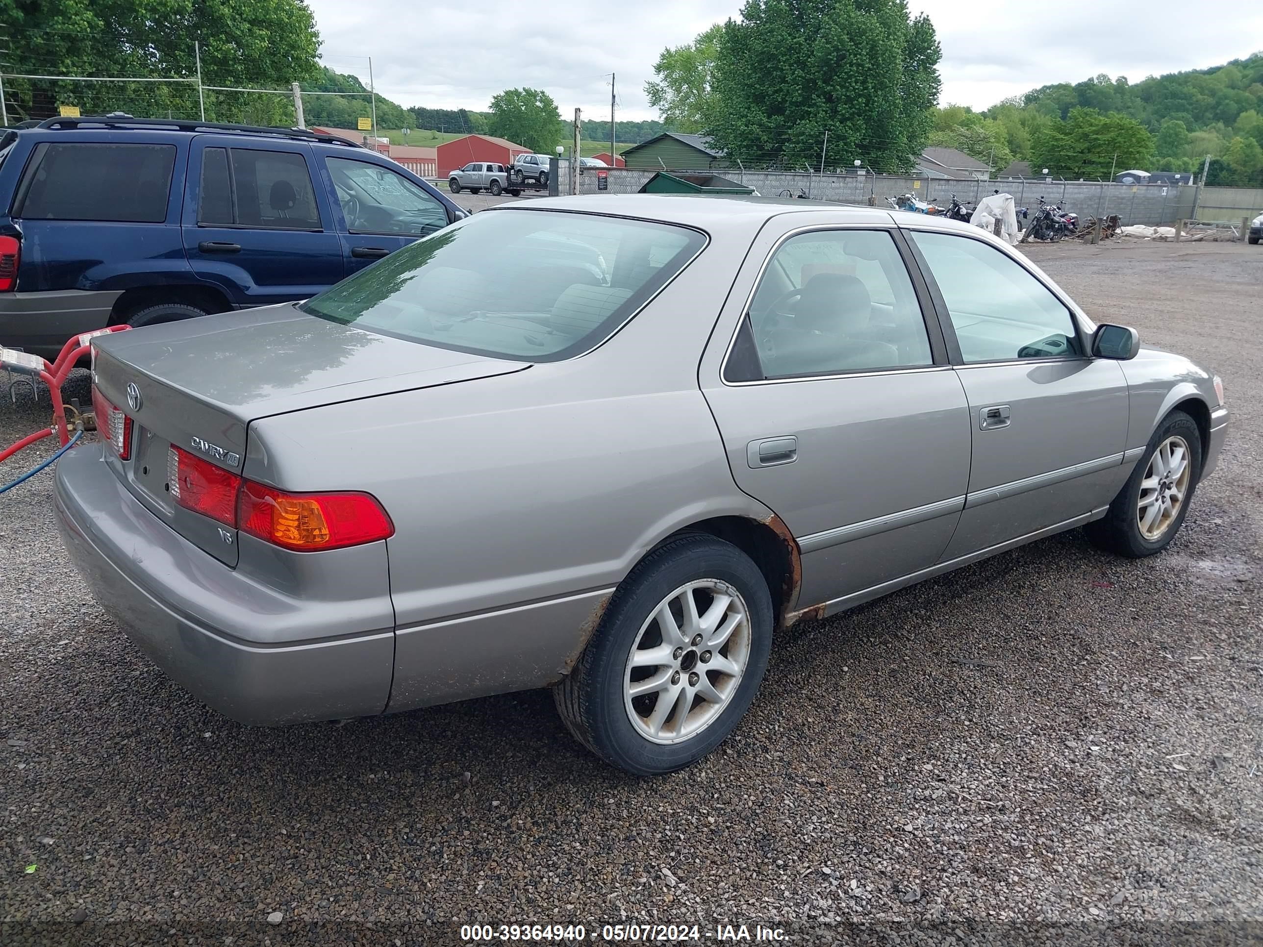 Photo 3 VIN: 4T1BF28K2YU094889 - TOYOTA CAMRY 