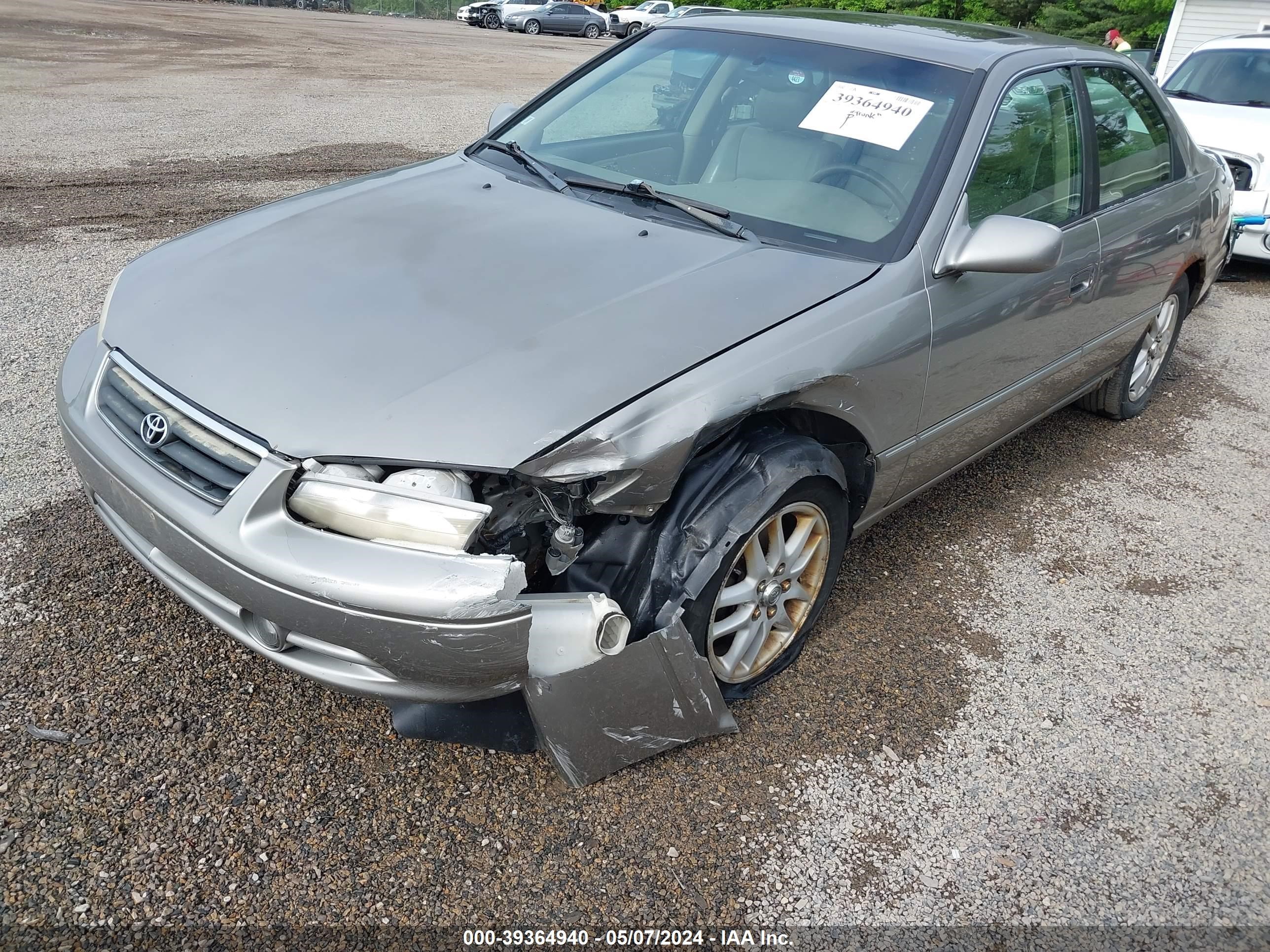 Photo 5 VIN: 4T1BF28K2YU094889 - TOYOTA CAMRY 