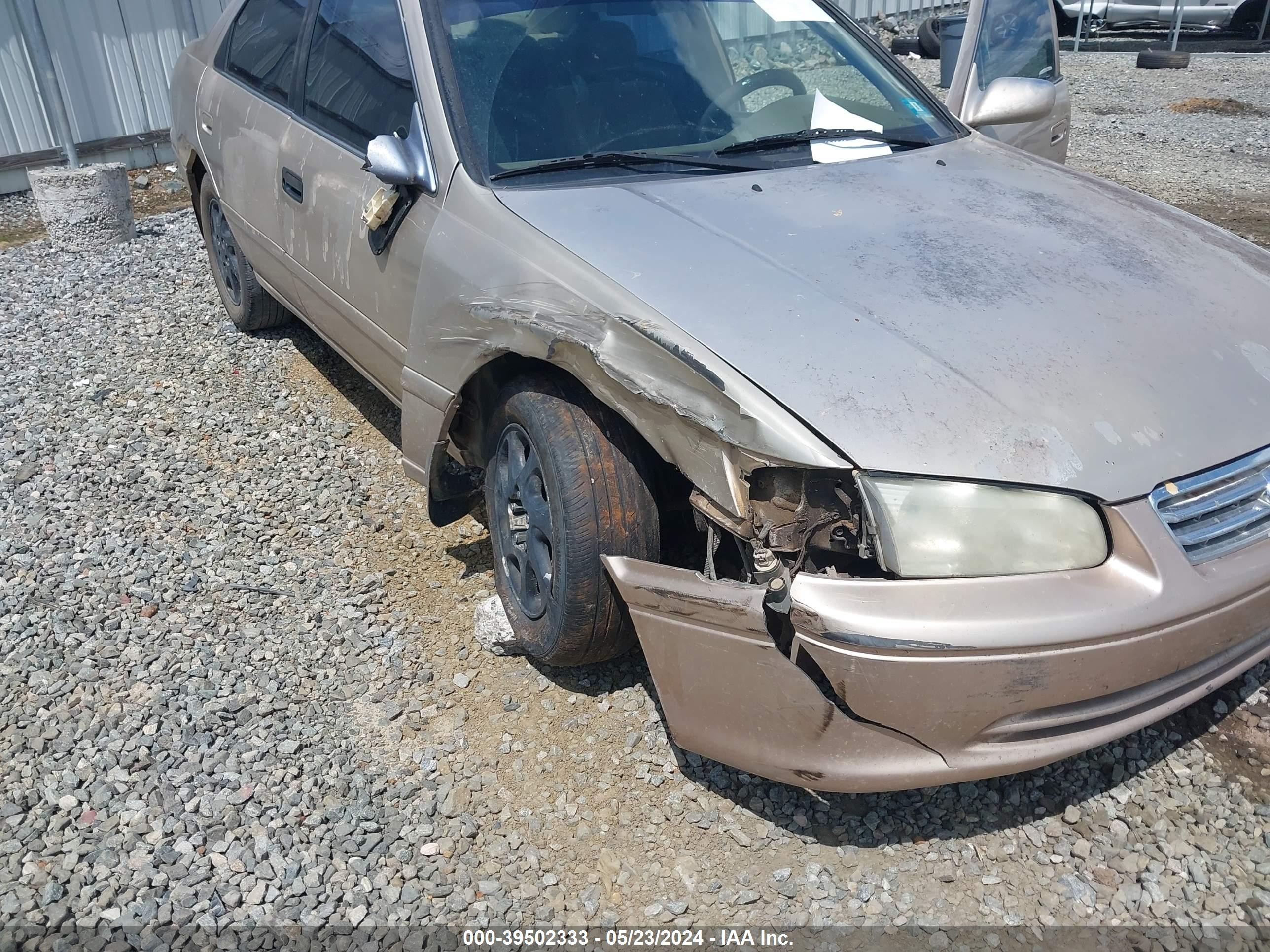 Photo 5 VIN: 4T1BF28K2YU951180 - TOYOTA CAMRY 