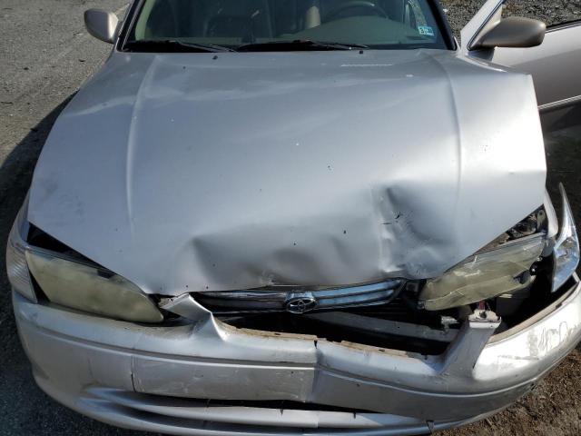 Photo 10 VIN: 4T1BF28K5YU094403 - TOYOTA CAMRY LE 