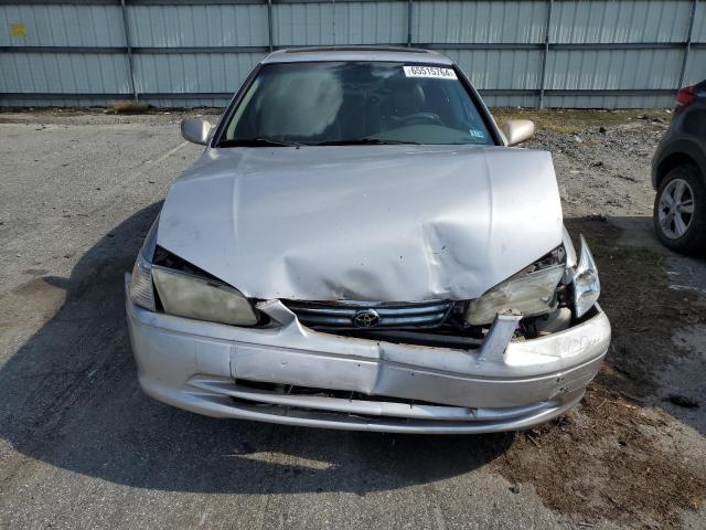 Photo 4 VIN: 4T1BF28K5YU094403 - TOYOTA CAMRY LE 