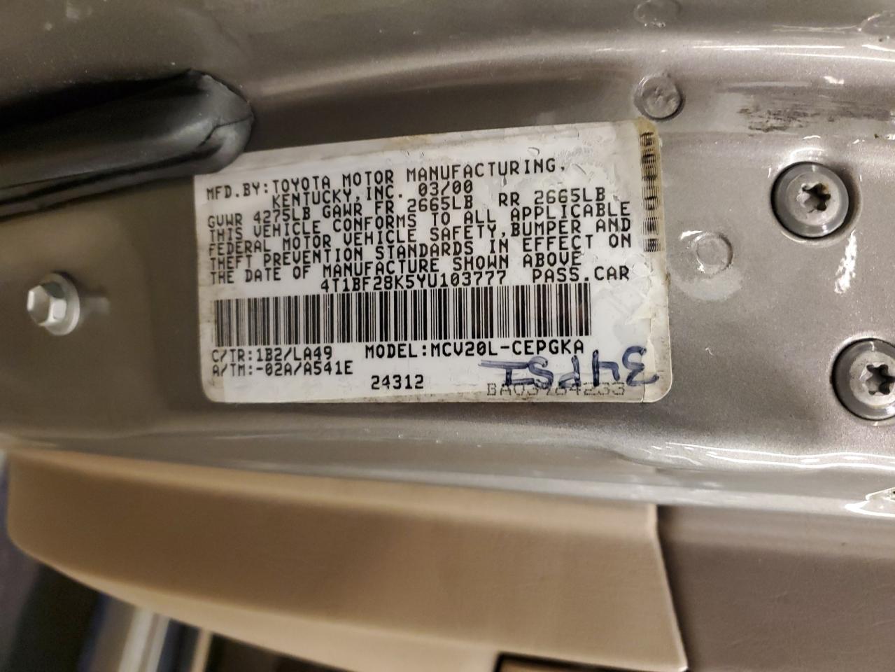 Photo 11 VIN: 4T1BF28K5YU103777 - TOYOTA CAMRY 