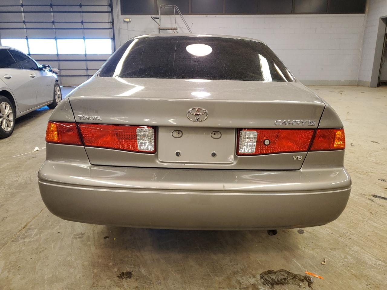 Photo 5 VIN: 4T1BF28K5YU103777 - TOYOTA CAMRY 