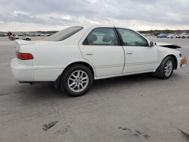 Photo 2 VIN: 4T1BF28K5YU953893 - TOYOTA CAMRY LE 