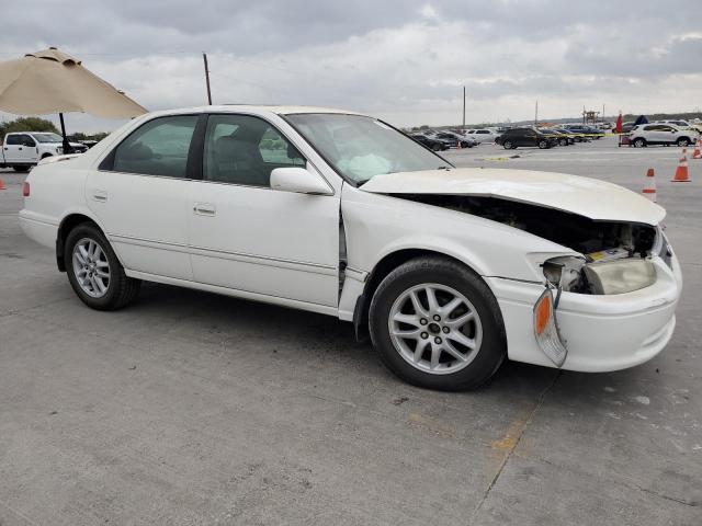 Photo 3 VIN: 4T1BF28K5YU953893 - TOYOTA CAMRY LE 