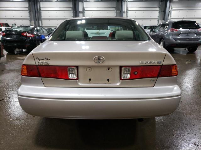 Photo 5 VIN: 4T1BF28K5YU956972 - TOYOTA CAMRY LE 